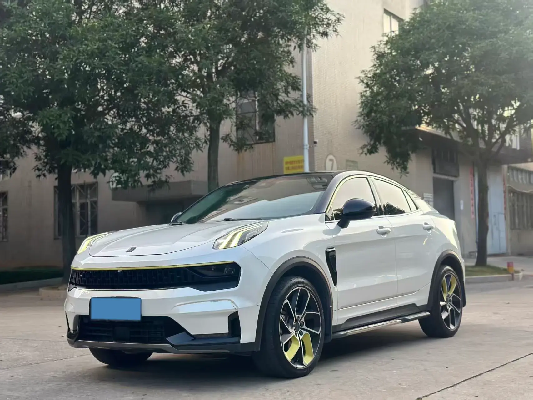 2020 LYNK&CO 05 view 1