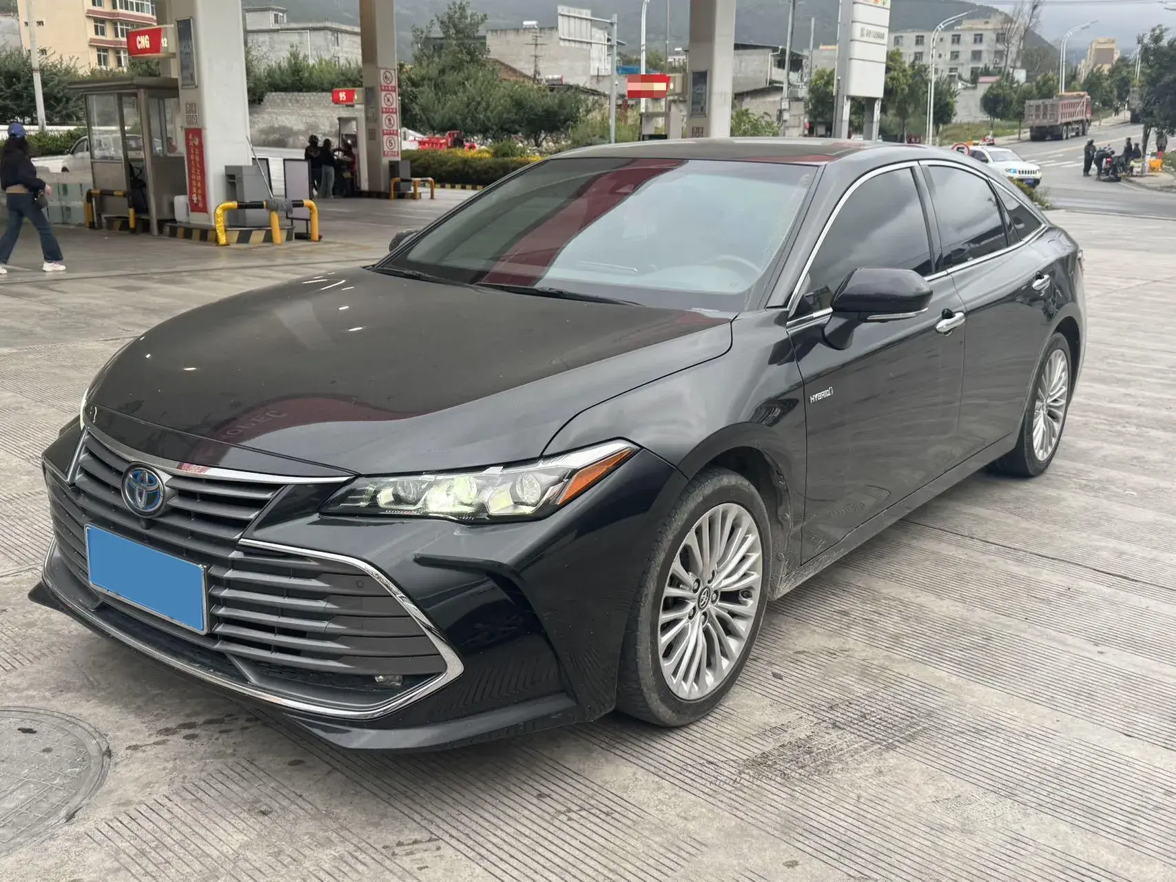 2019 TOYOTA AVALON view 1
