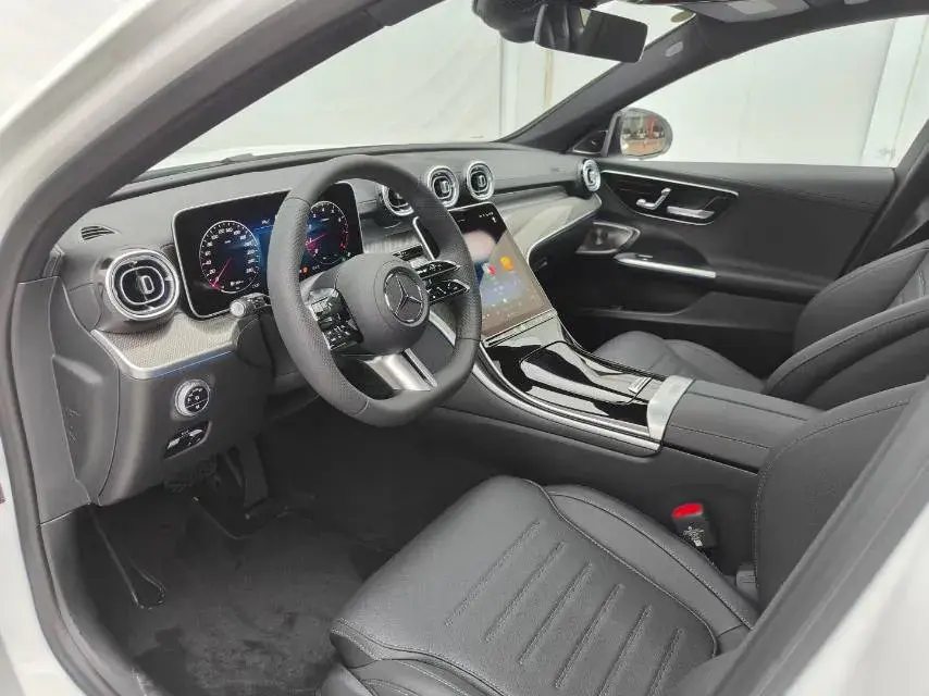 2025 MERCEDES-BENZ C thumbnail 4