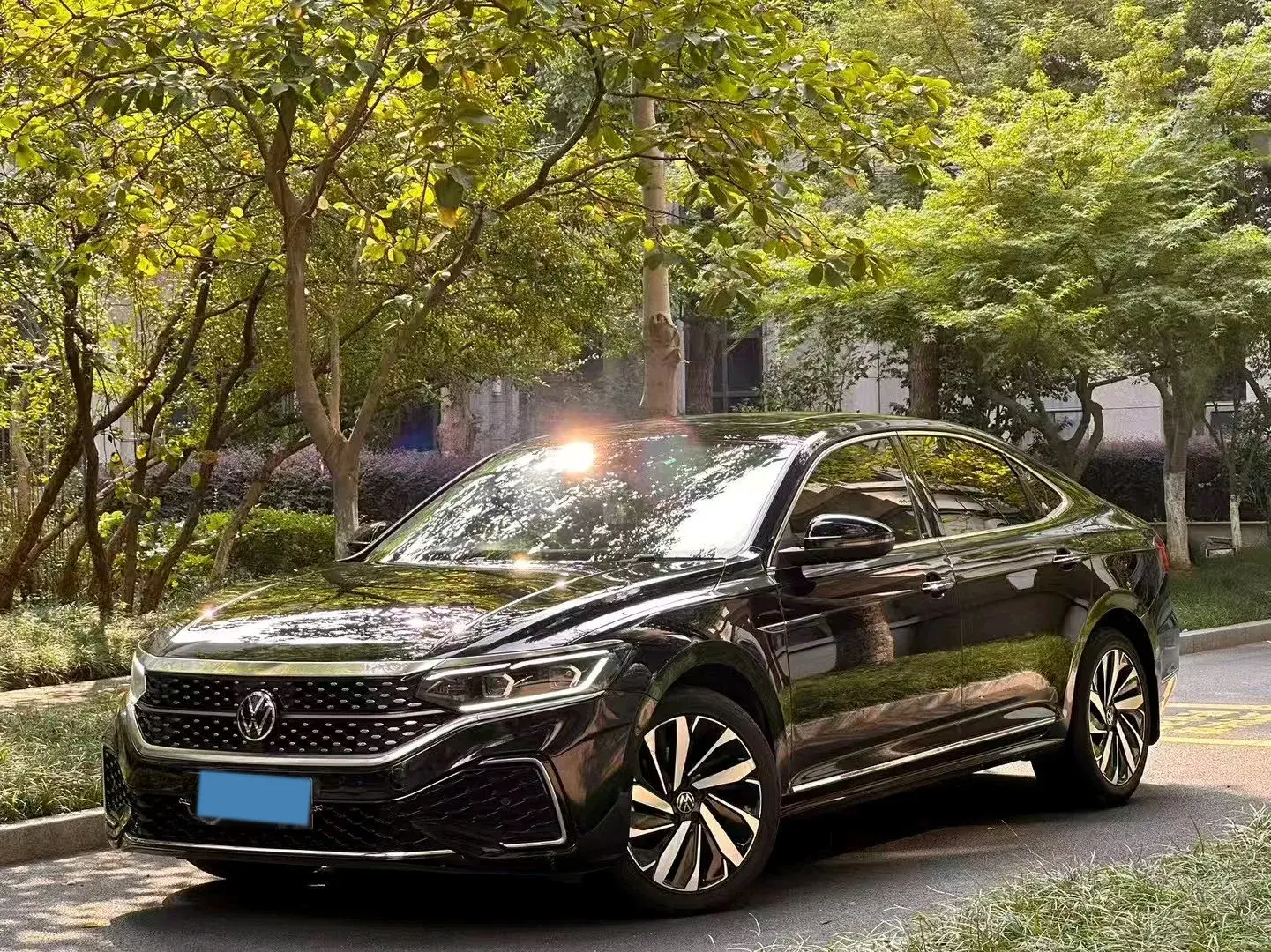 2022 VOLKSWAGEN PASSAT view 1