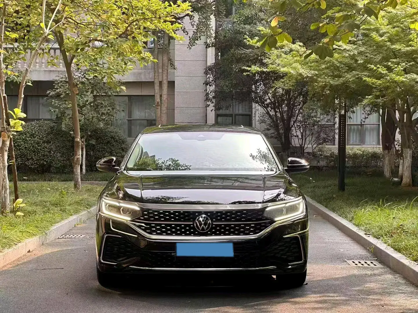 2022 VOLKSWAGEN PASSAT thumbnail 3