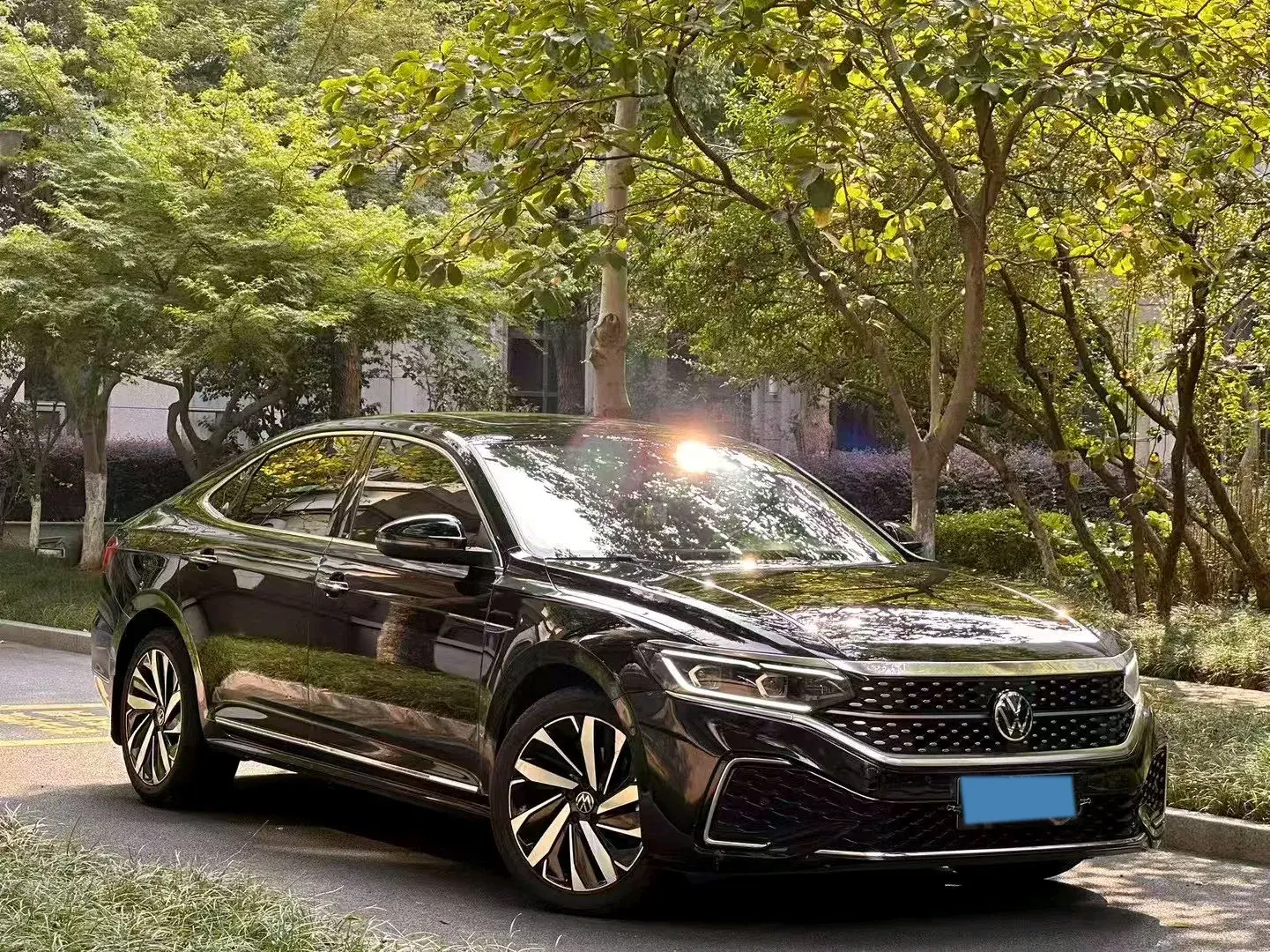 2022 VOLKSWAGEN PASSAT thumbnail 2