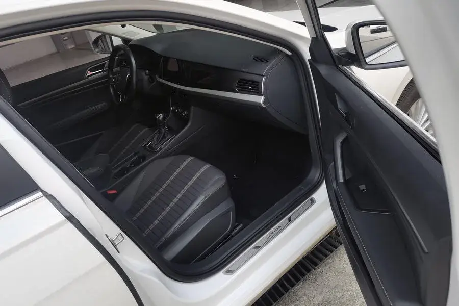 2022 VOLKSWAGEN LAVIDA thumbnail 4