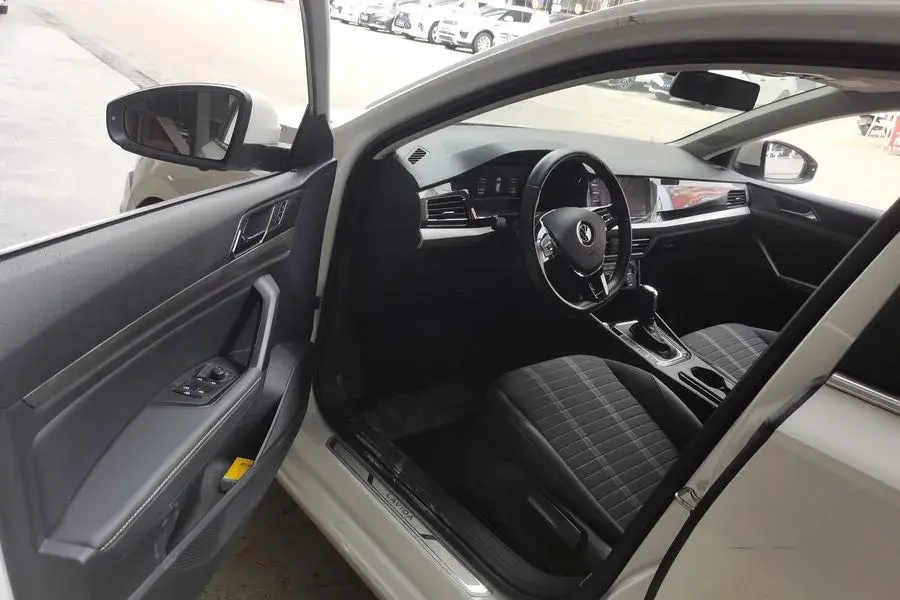 2022 VOLKSWAGEN LAVIDA thumbnail 2