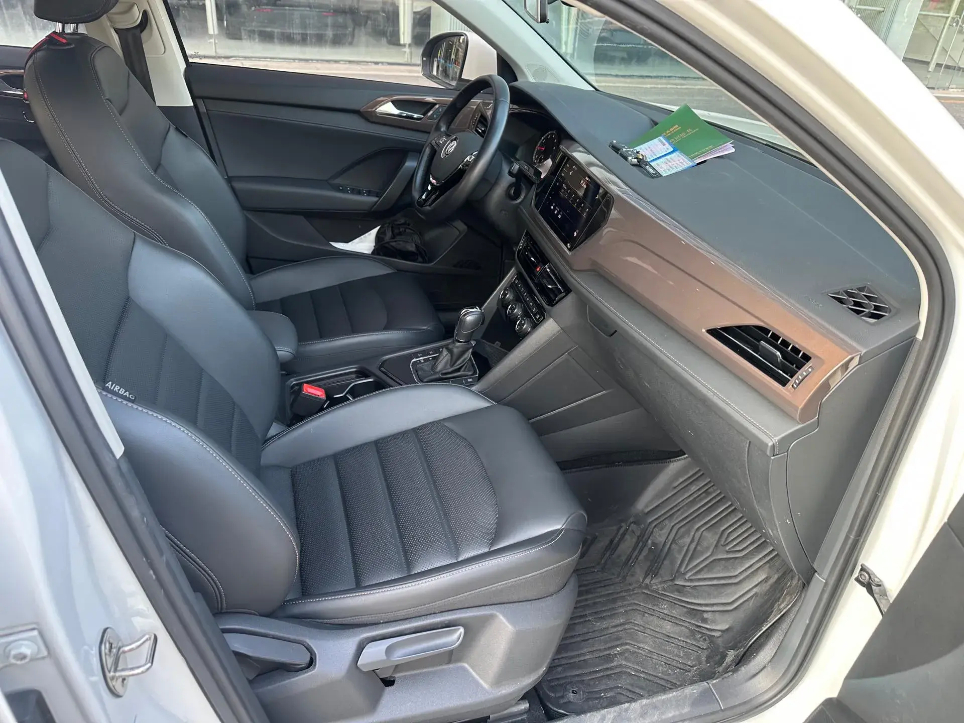 2021 VOLKSWAGEN THARU thumbnail 4