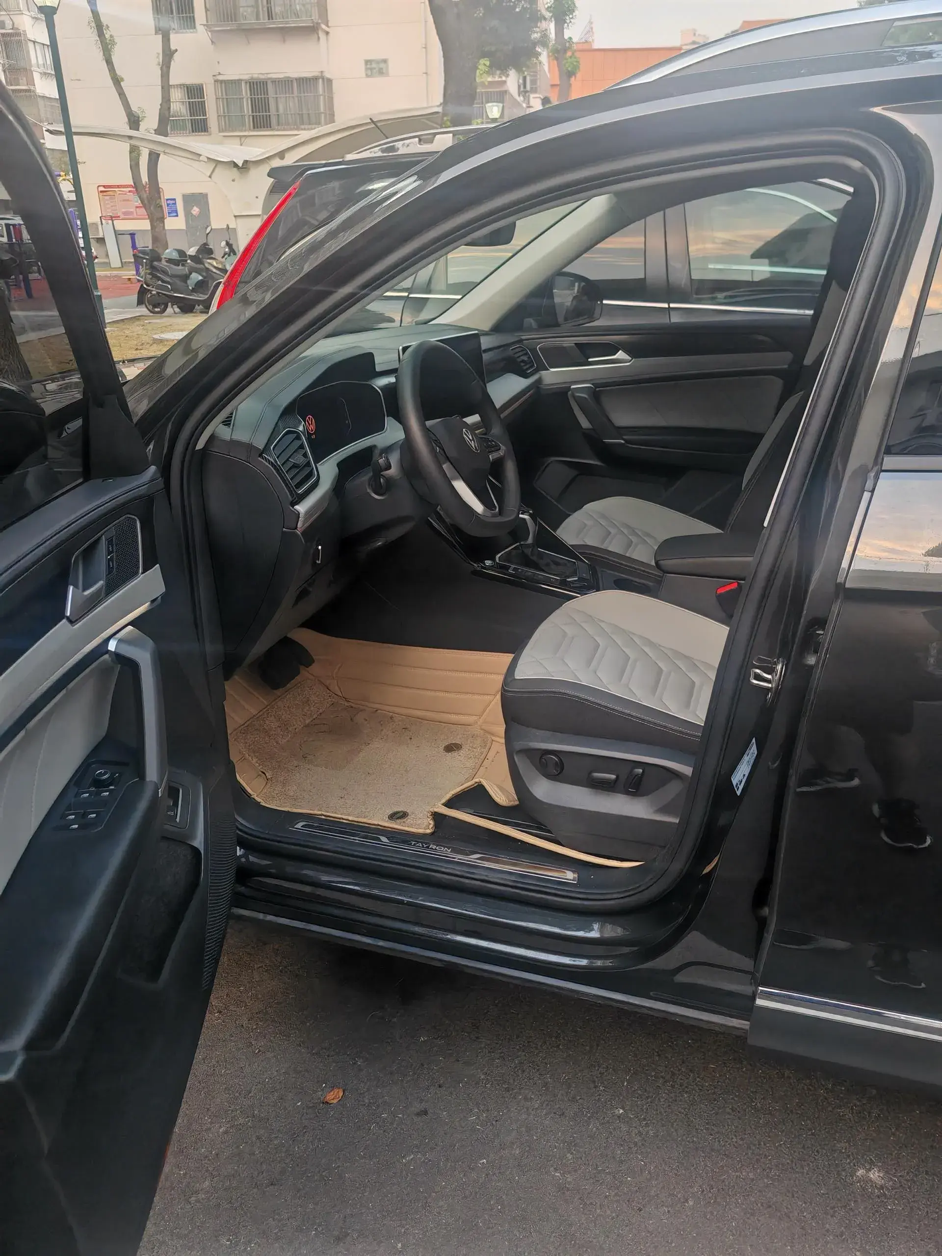 2024 VOLKSWAGEN TAYRON thumbnail 3