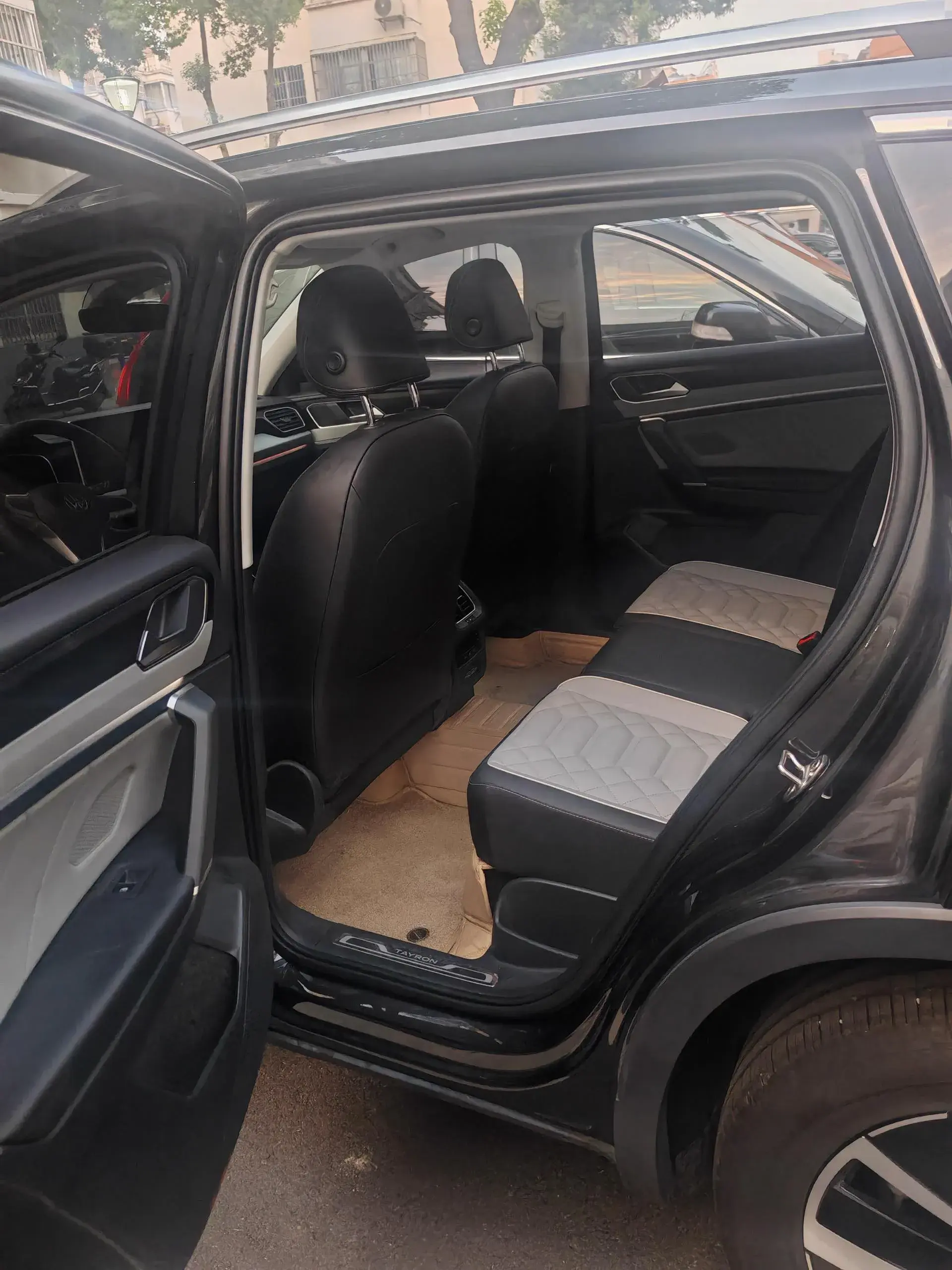 2024 VOLKSWAGEN TAYRON thumbnail 4