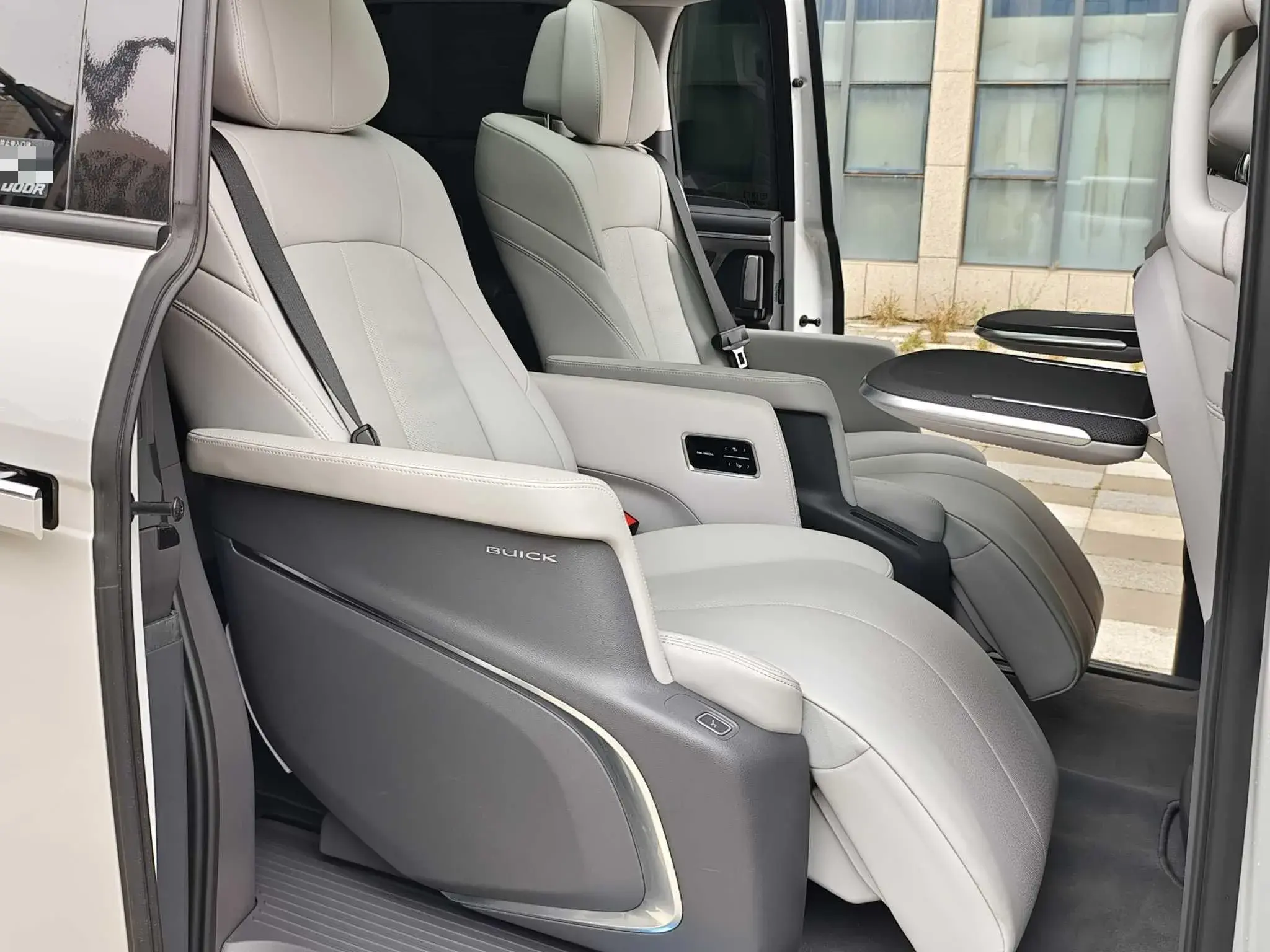 2025 BUICK GL8 thumbnail 3