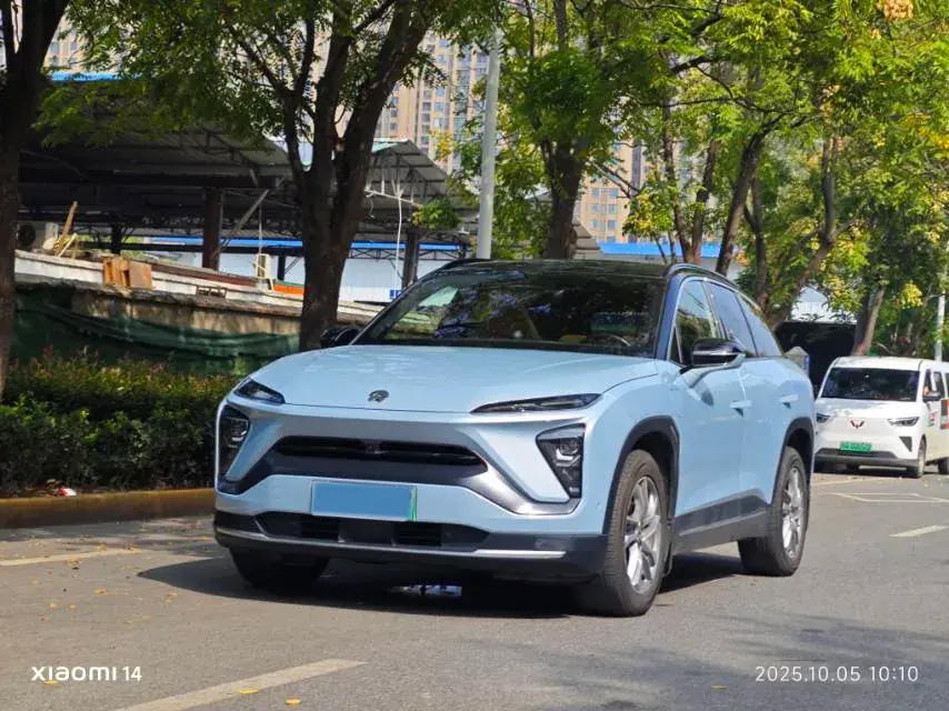 2020 NIO ES6 view 1