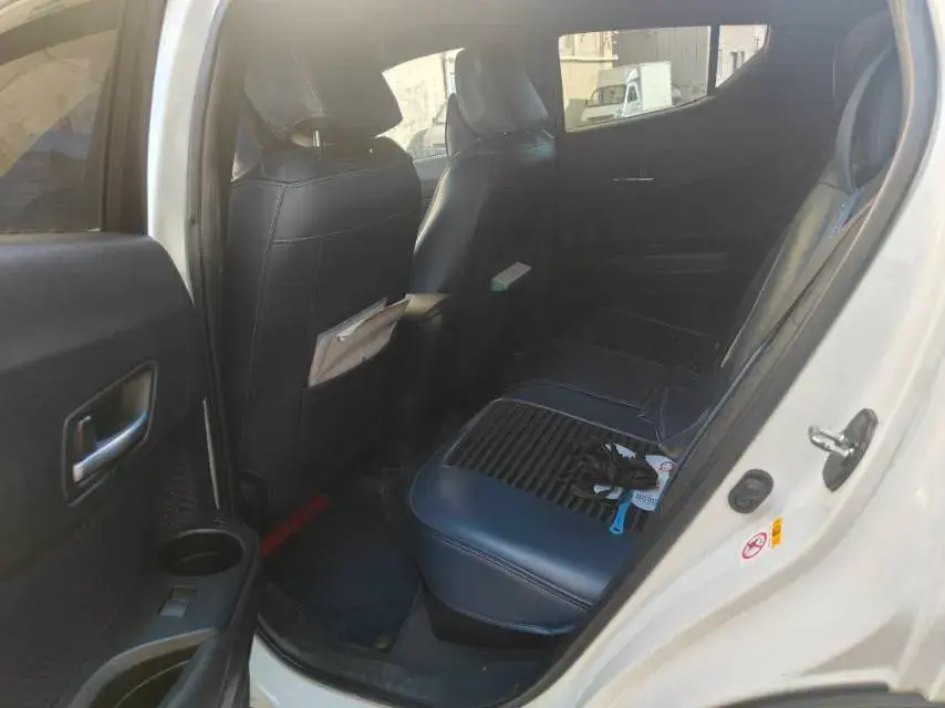 2018 TOYOTA C-HR thumbnail 3