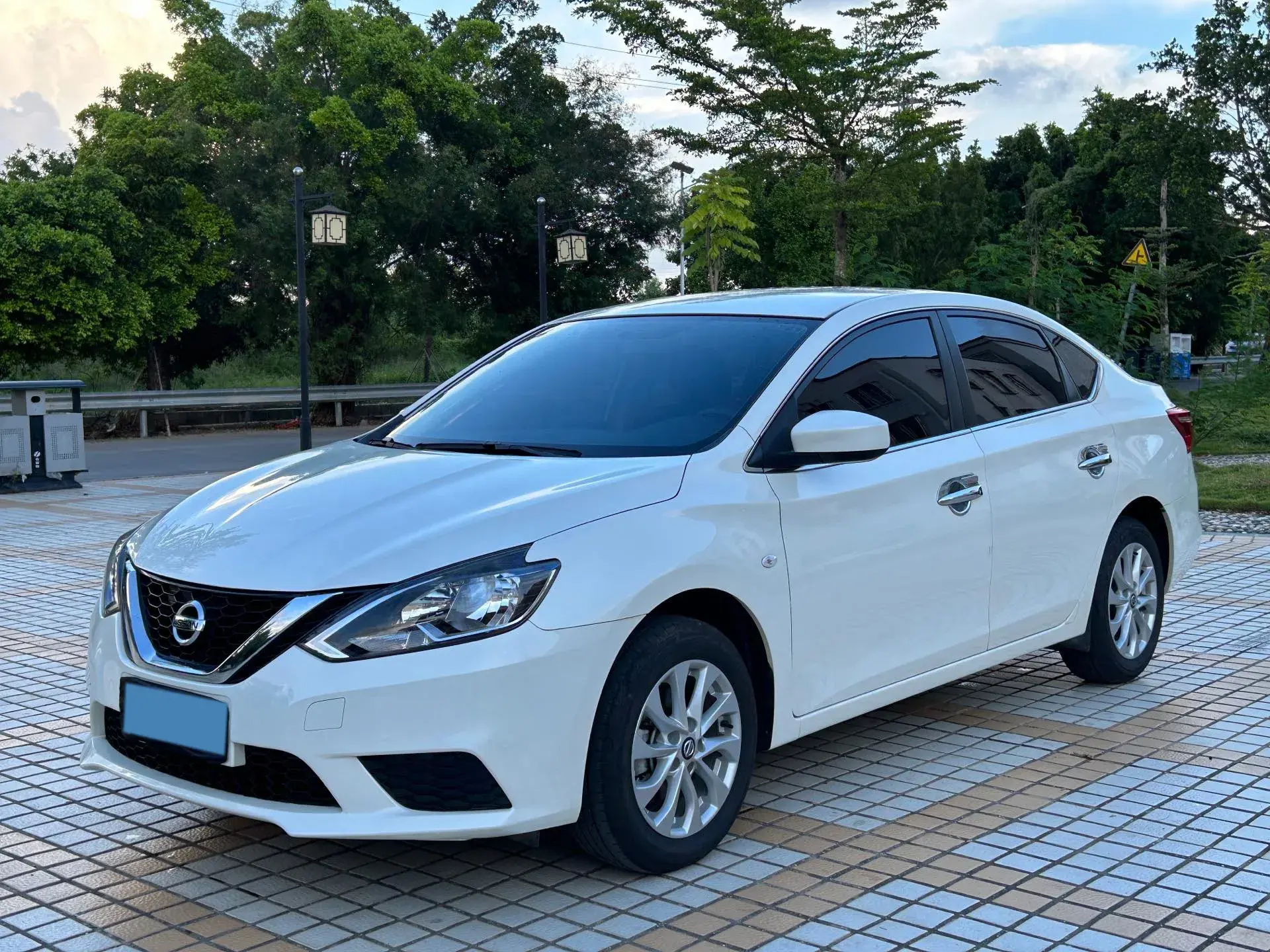 2022 NISSAN SYLPHY view 1