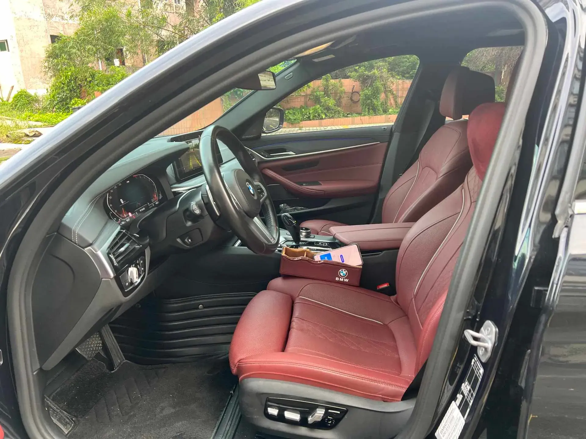 2022 BMW 5 thumbnail 4