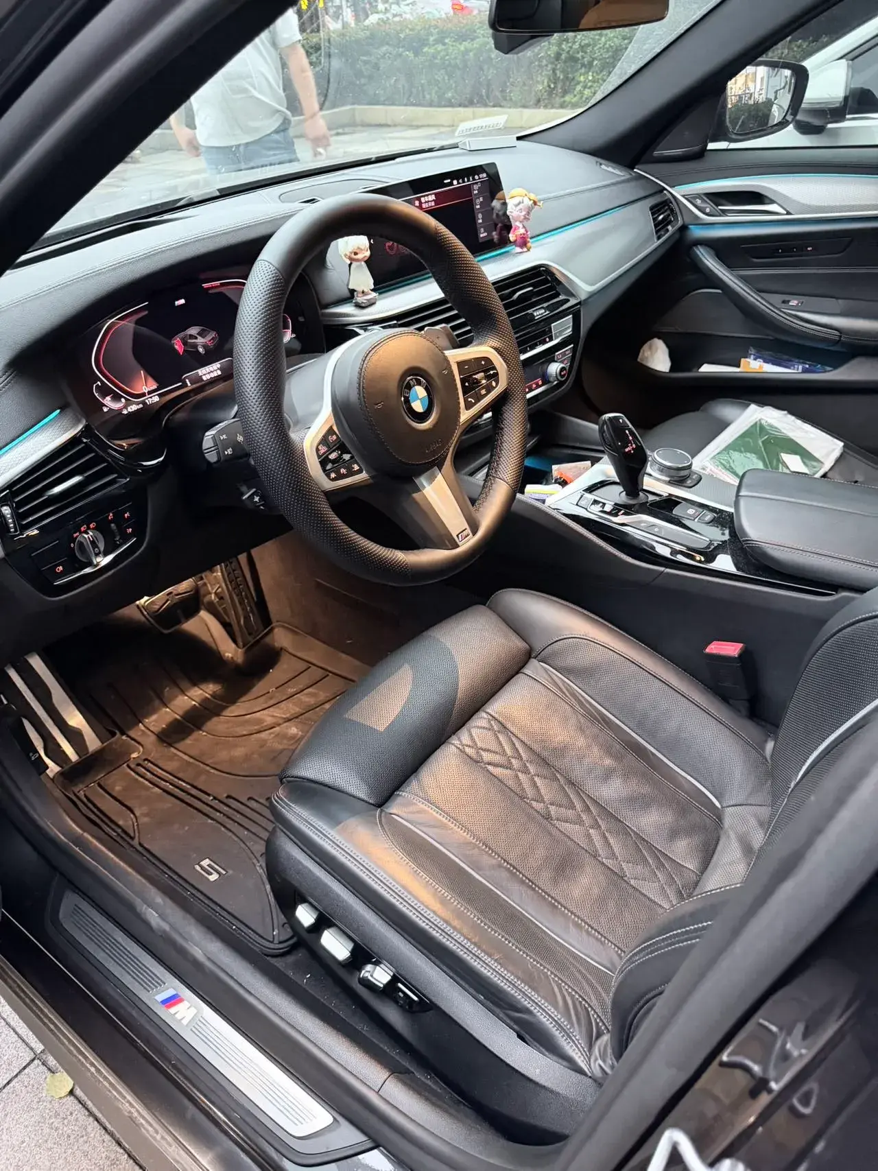 2020 BMW 5 thumbnail 4