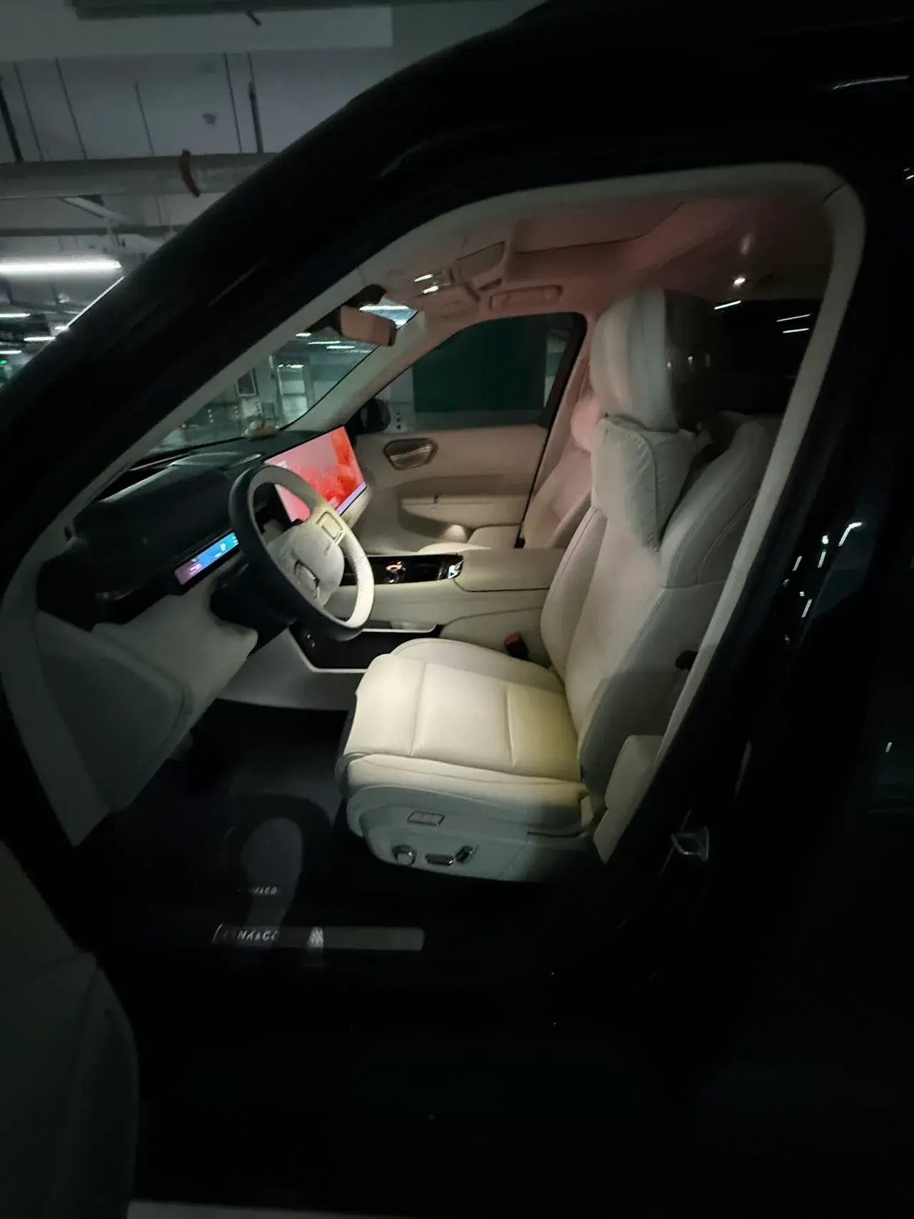 2025 LYNK&CO 900 thumbnail 3