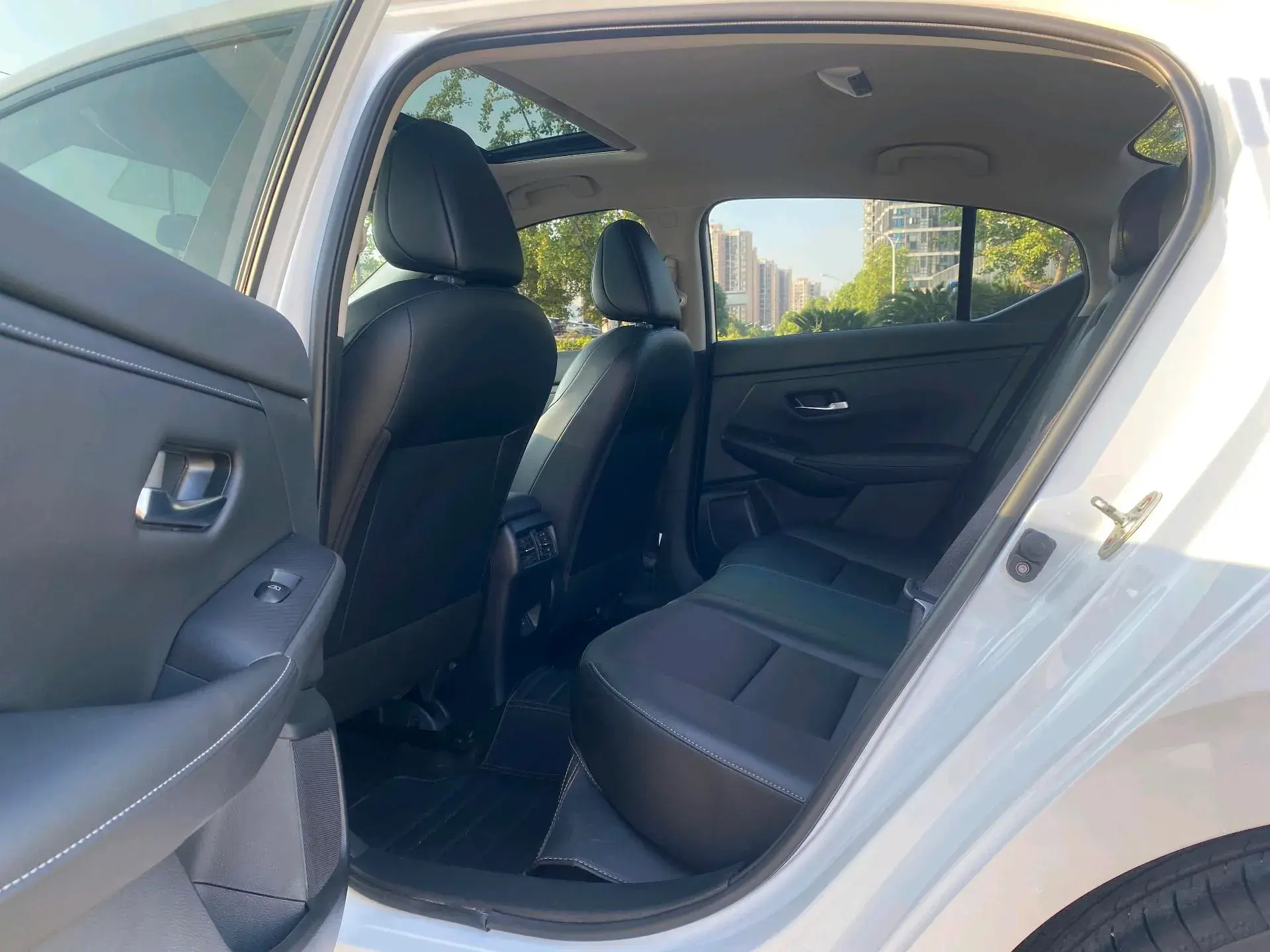 2023 NISSAN SYLPHY thumbnail 4