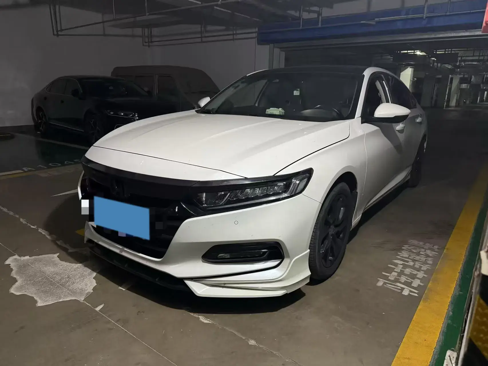 2018 HONDA ACCORD view 1