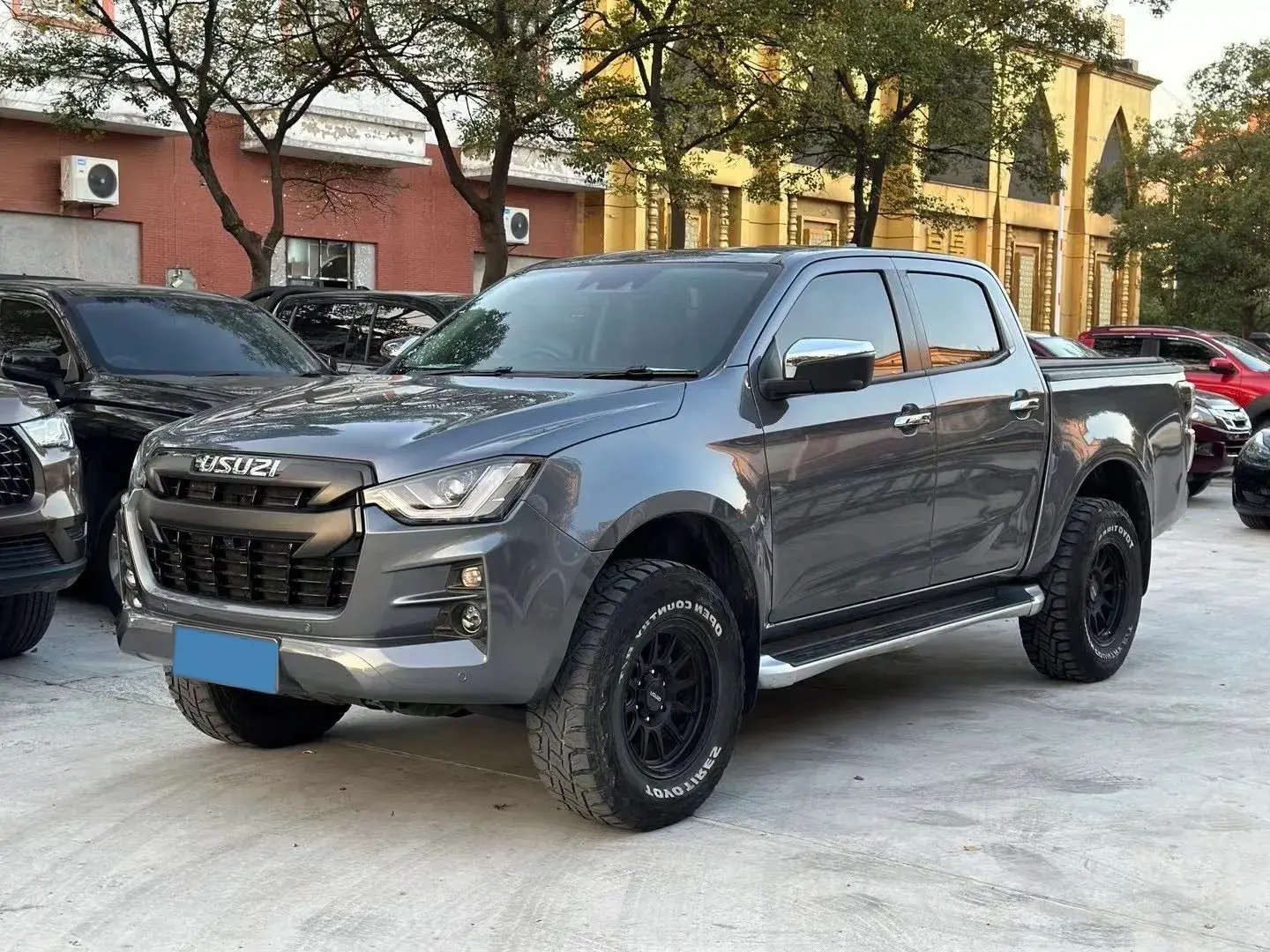 2021 ISUZU D-MAX view 1