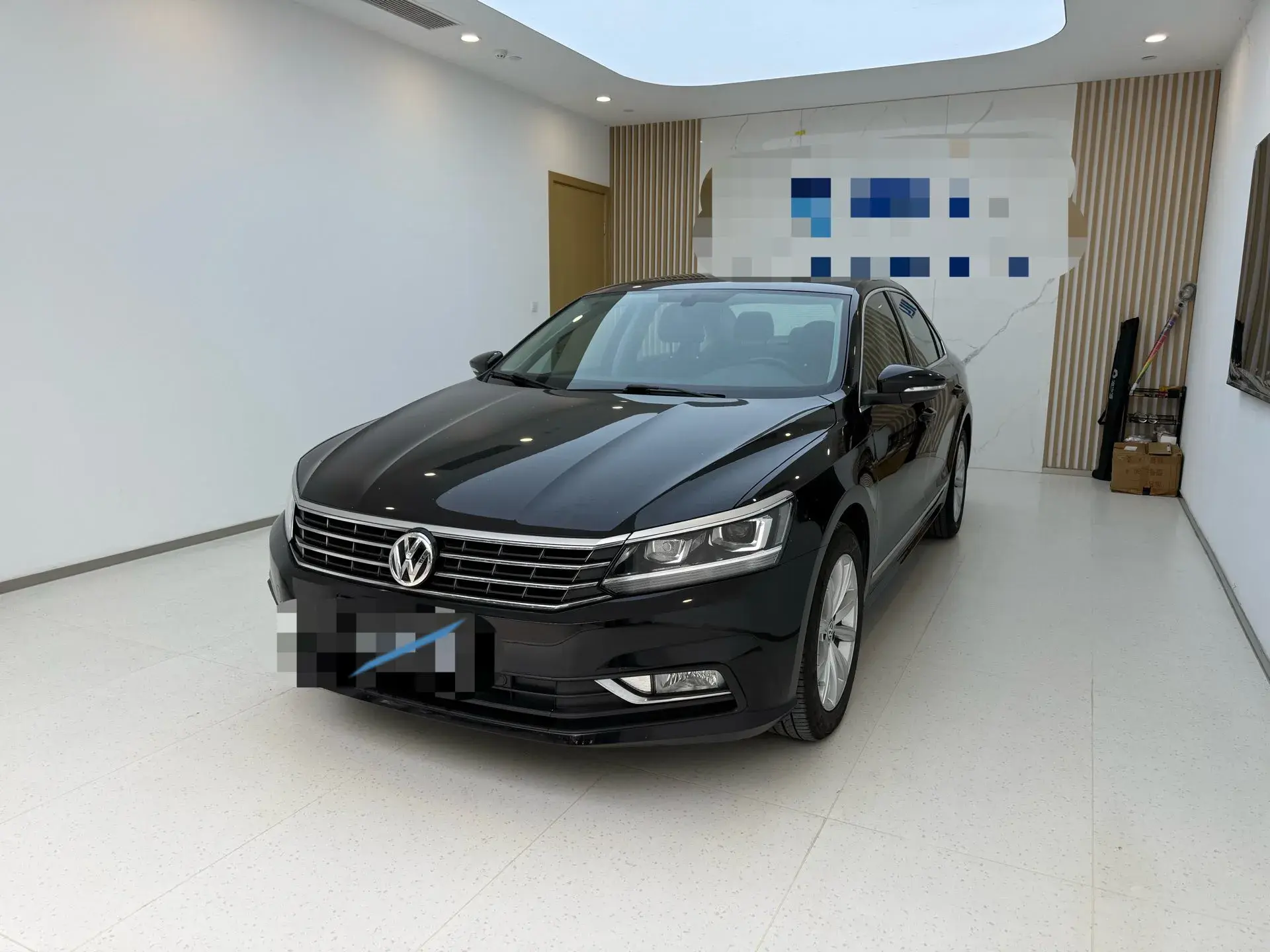 2017 VOLKSWAGEN PASSAT view 1