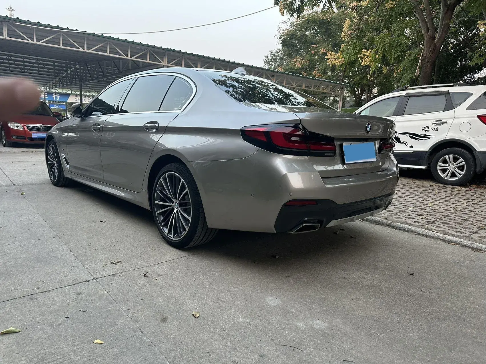2022 BMW 5 thumbnail 4
