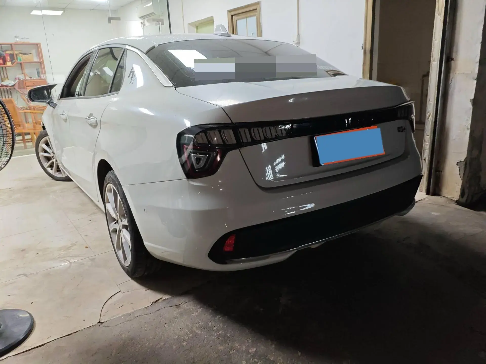 2018 LYNK&CO 03 thumbnail 4