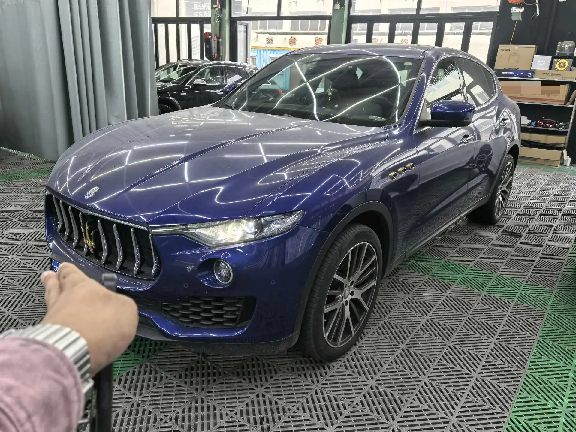 2018 MASERATI LEVANTE view 1