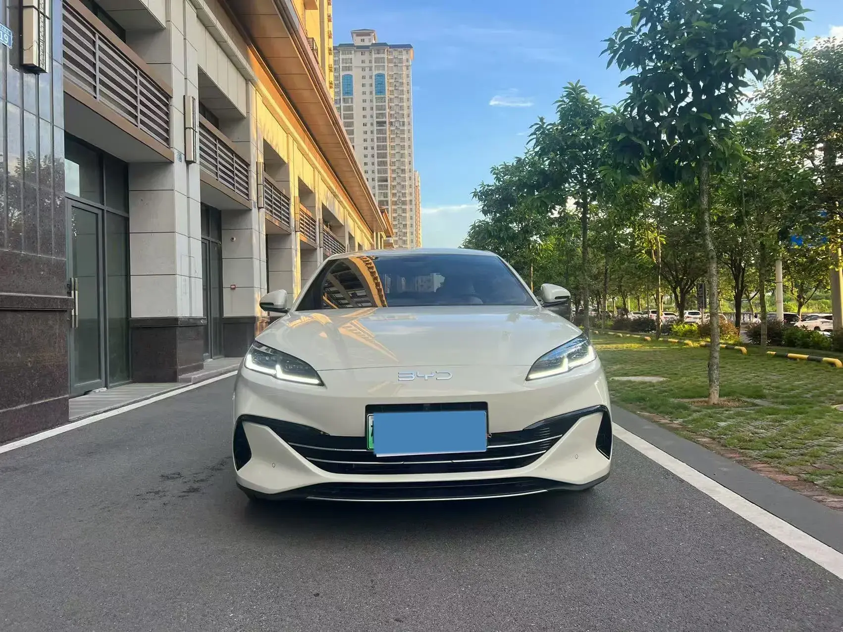 2025 BYD SEAL thumbnail 2