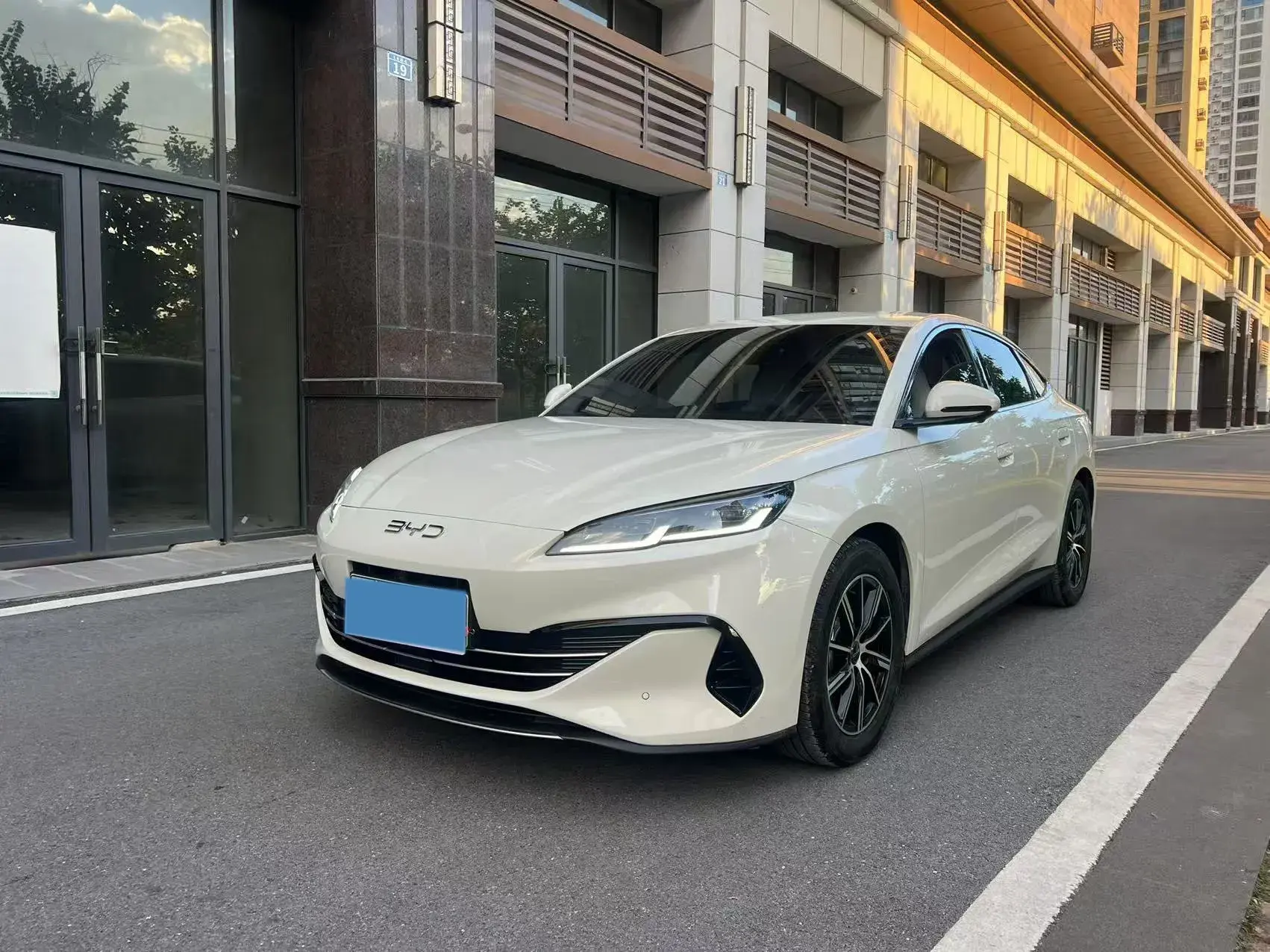 2025 BYD SEAL view 1