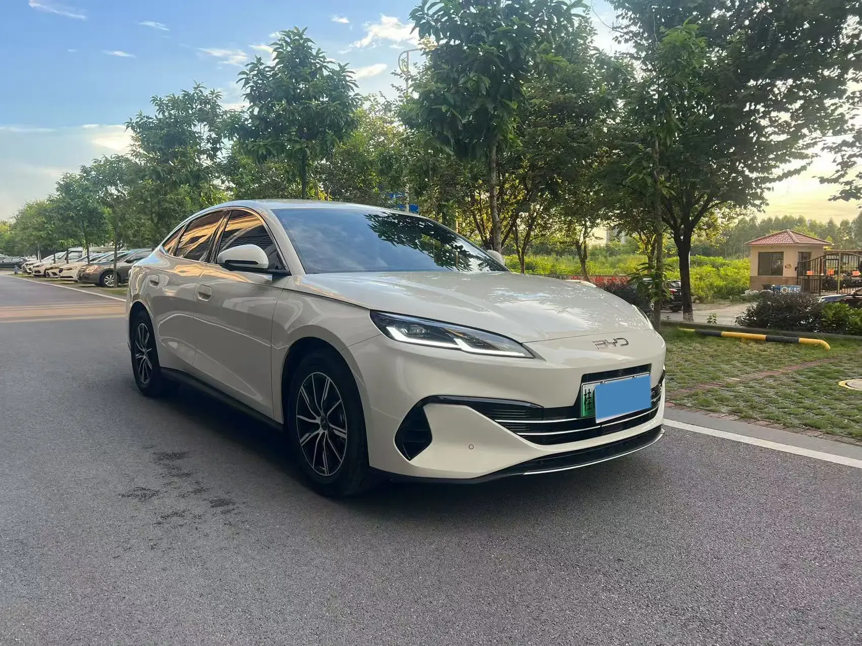 2025 BYD SEAL thumbnail 3