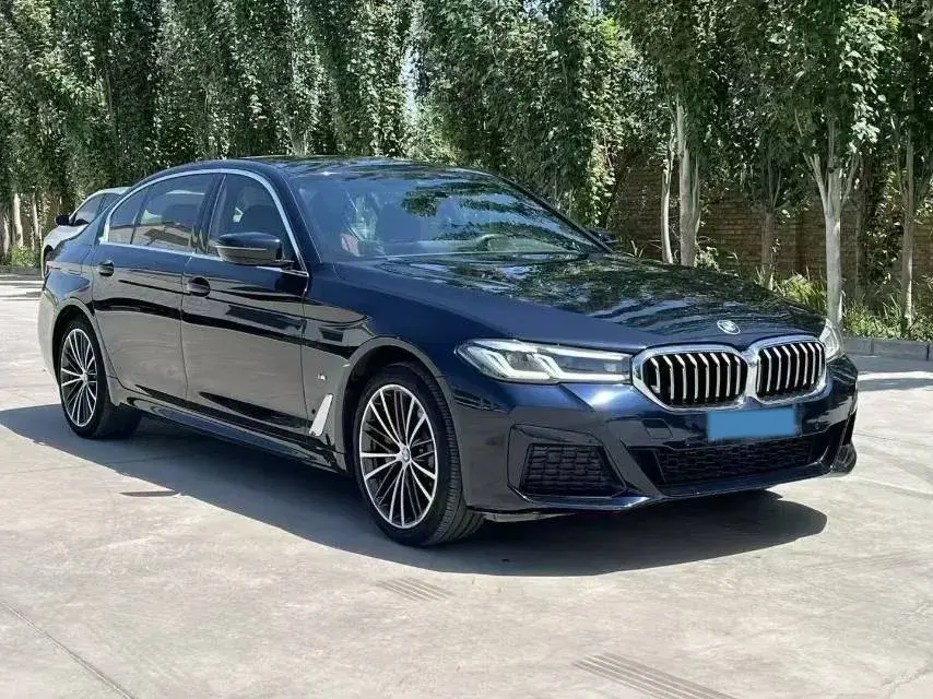 2021 BMW 5 thumbnail 3