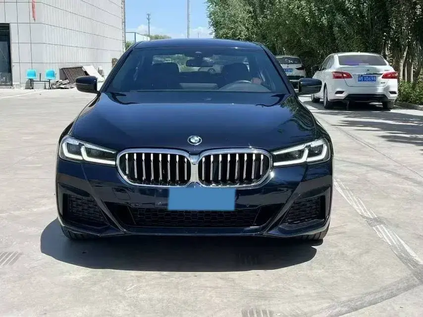 2021 BMW 5 thumbnail 2