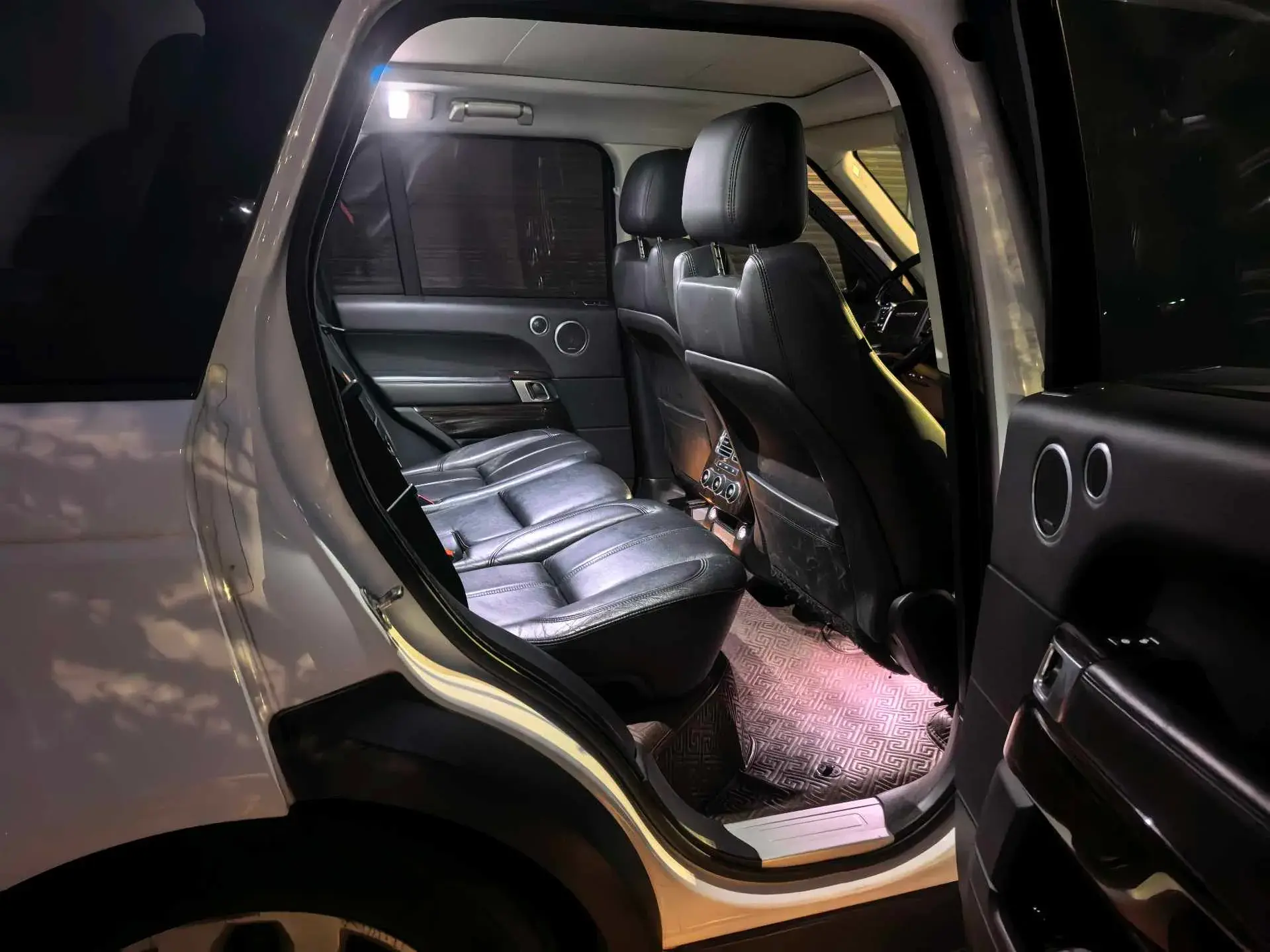 2017 LAND ROVER thumbnail 4