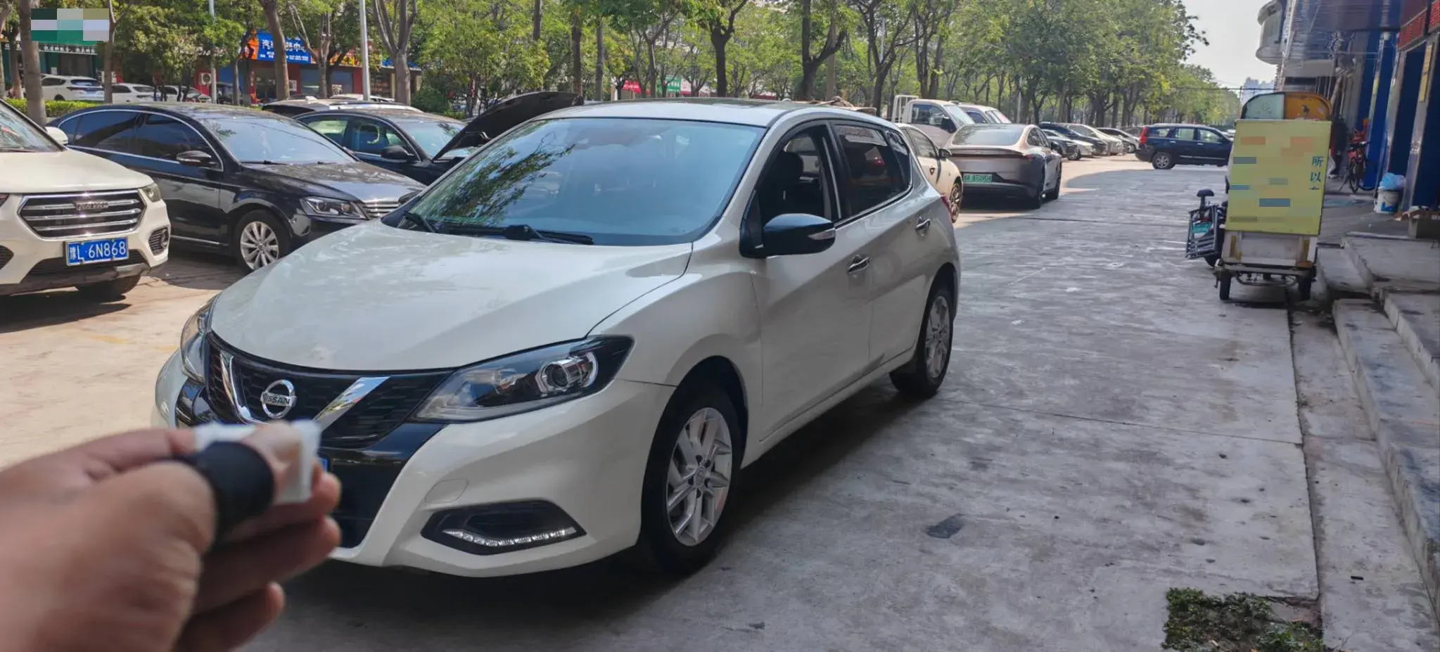 2023 NISSAN TIIDA view 1