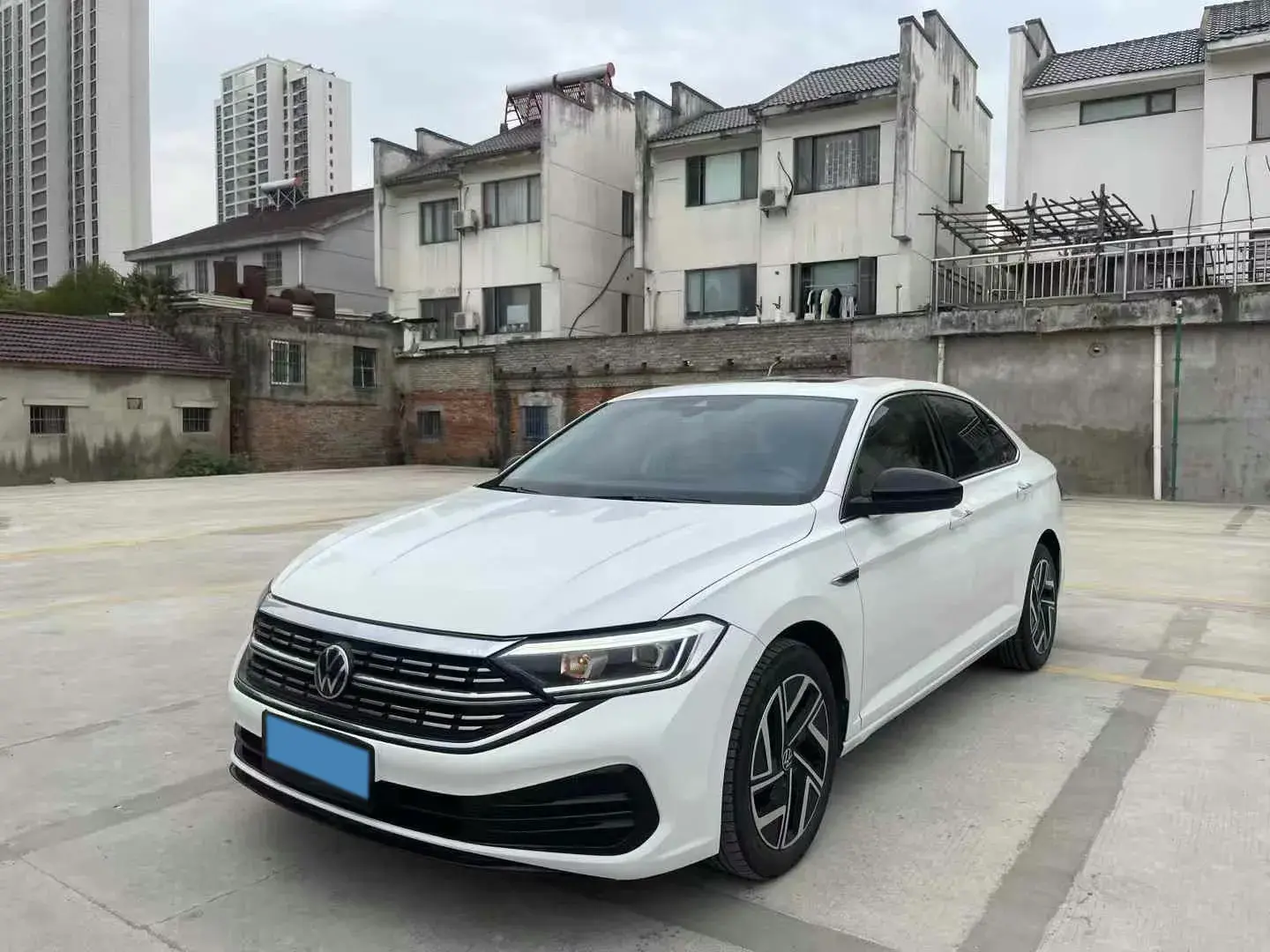 2023 VOLKSWAGEN SAGITAR view 1