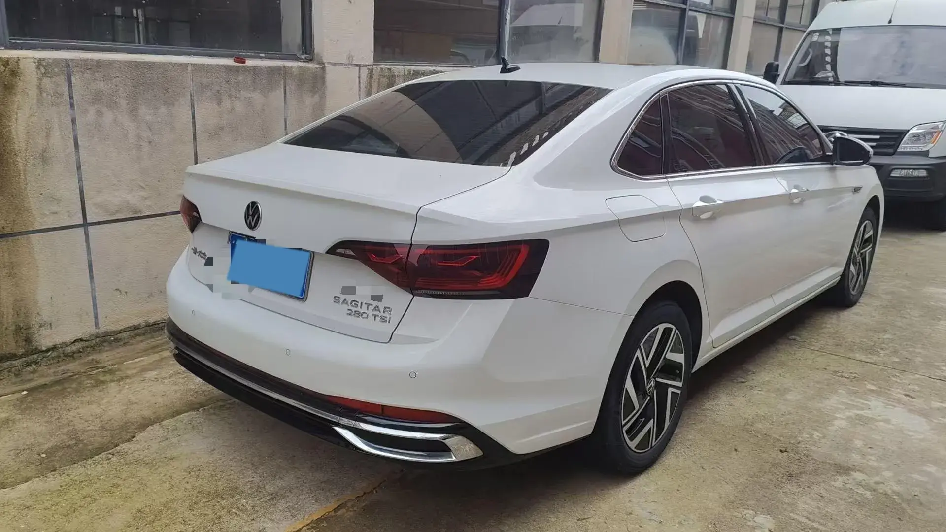 2023 VOLKSWAGEN SAGITAR thumbnail 4