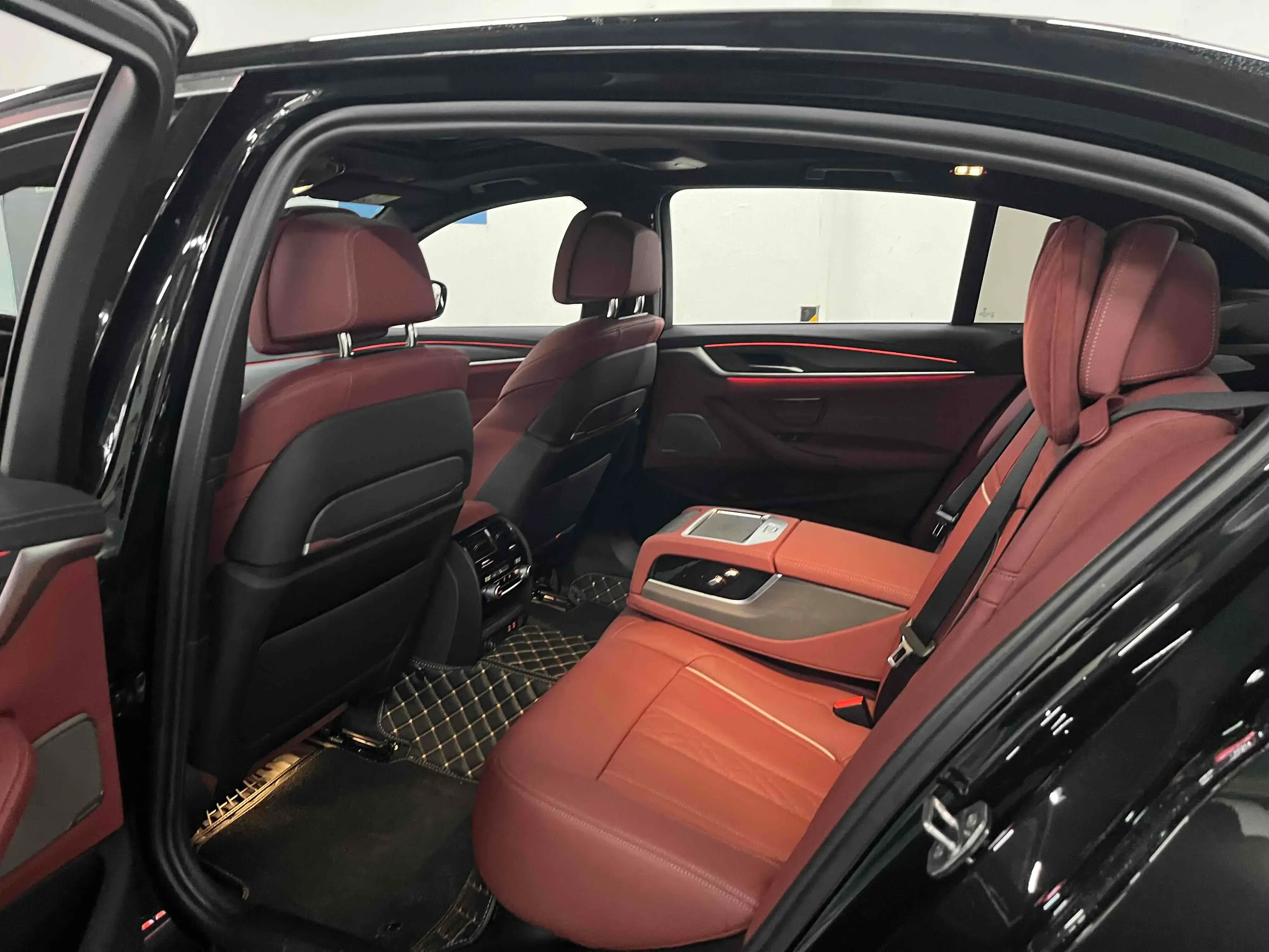 2022 BMW 5 thumbnail 3