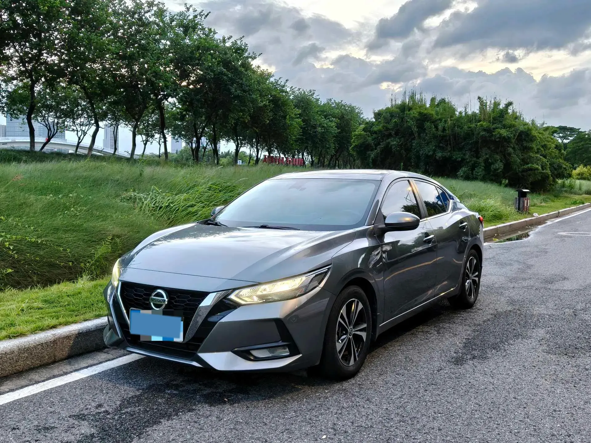 2021 NISSAN SYLPHY view 1