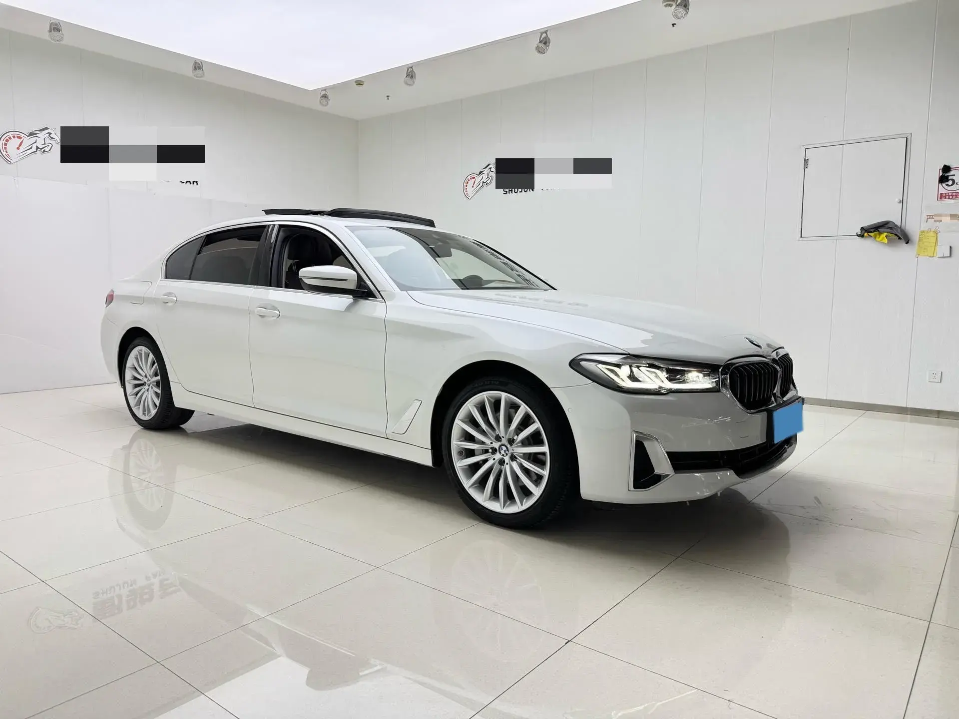 2021 BMW 5 thumbnail 3