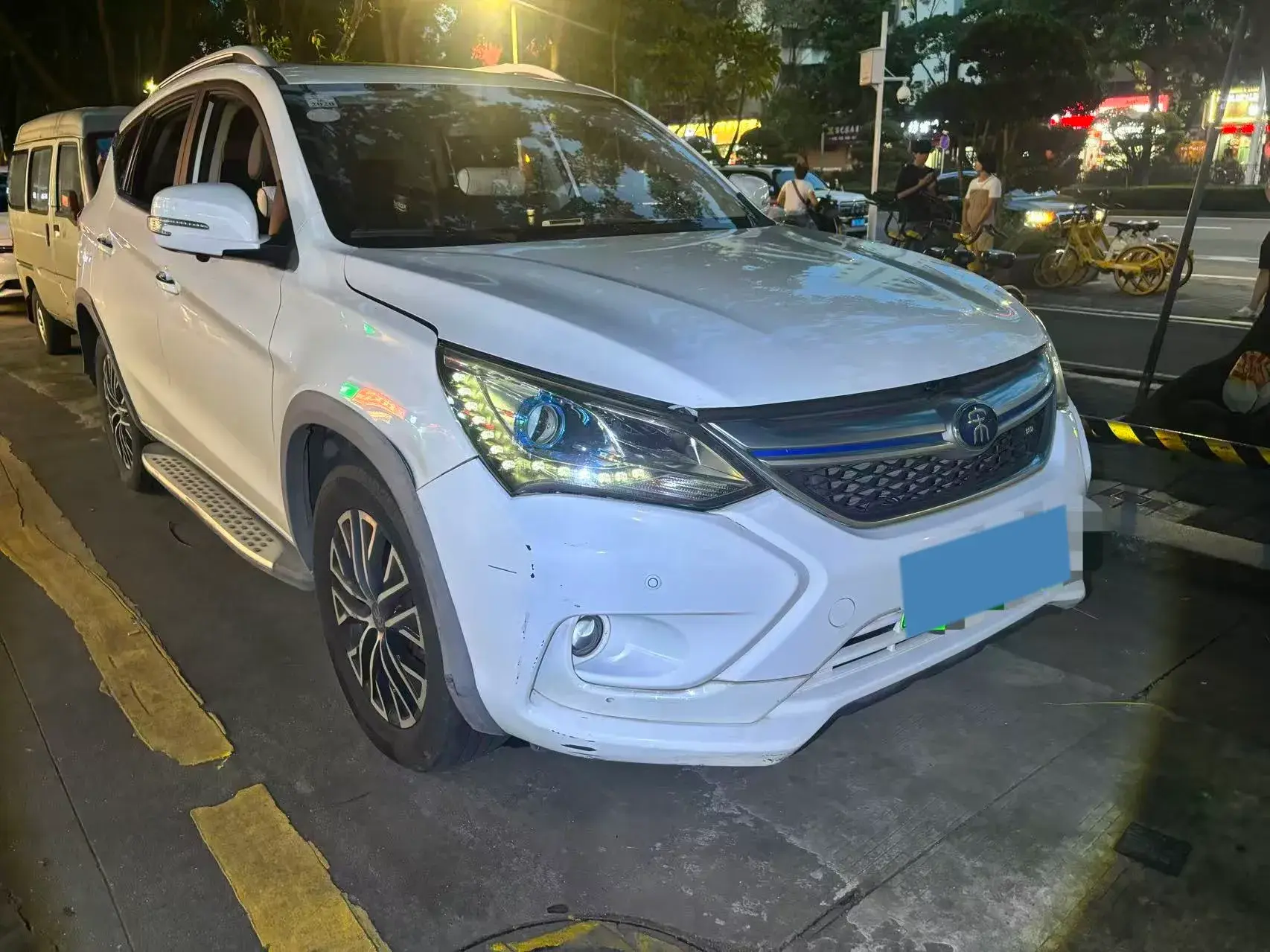 2017 BYD SONG thumbnail 3