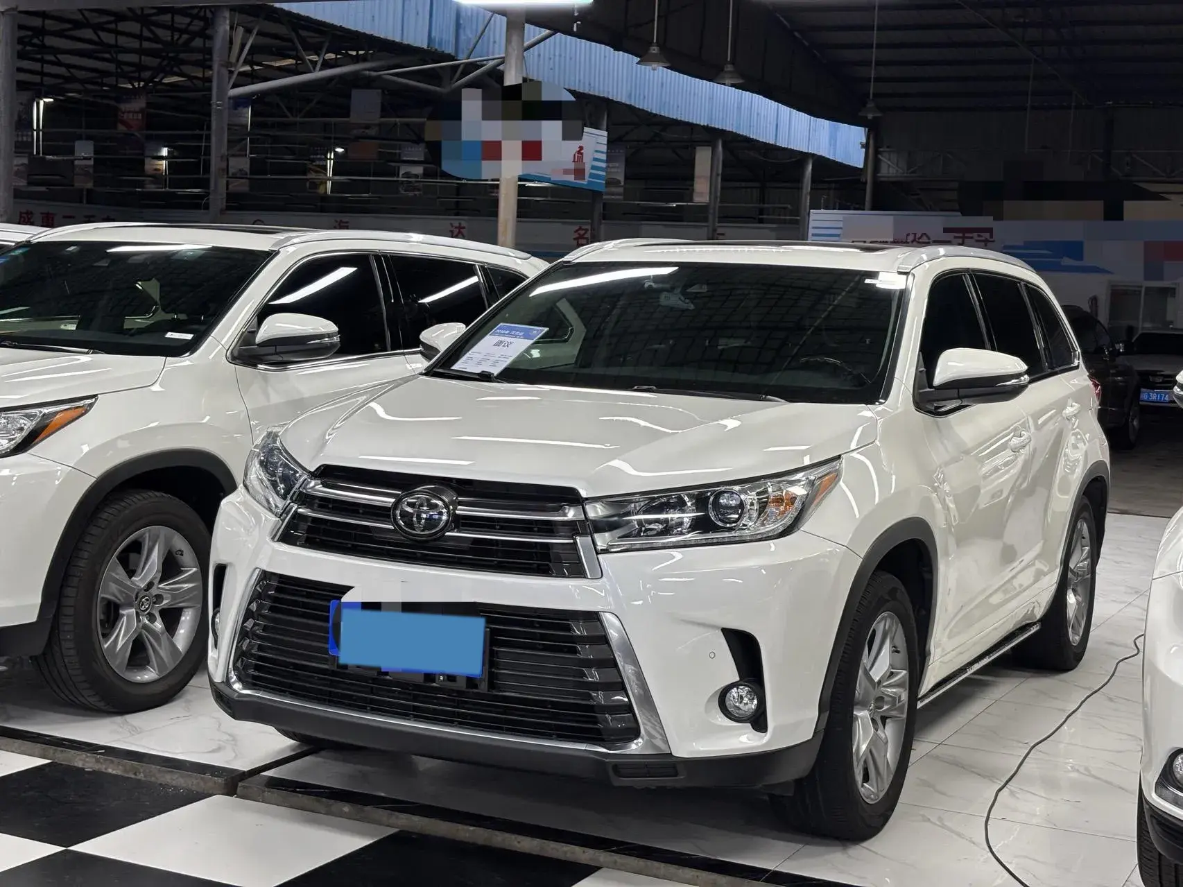 2018 TOYOTA HIGHLANDER view 1