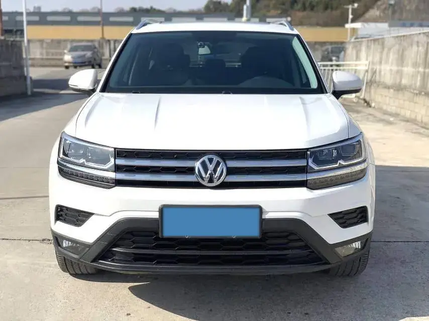 2019 VOLKSWAGEN THARU thumbnail 2