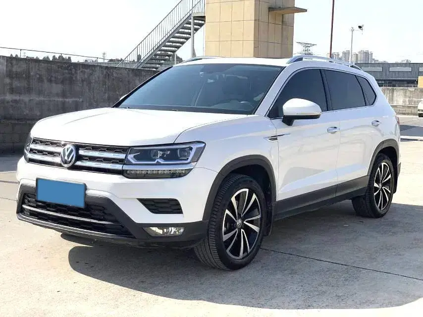 2019 VOLKSWAGEN THARU view 1