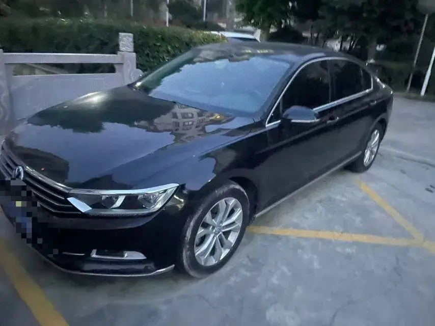 2018 VOLKSWAGEN MAGOTAN view 1