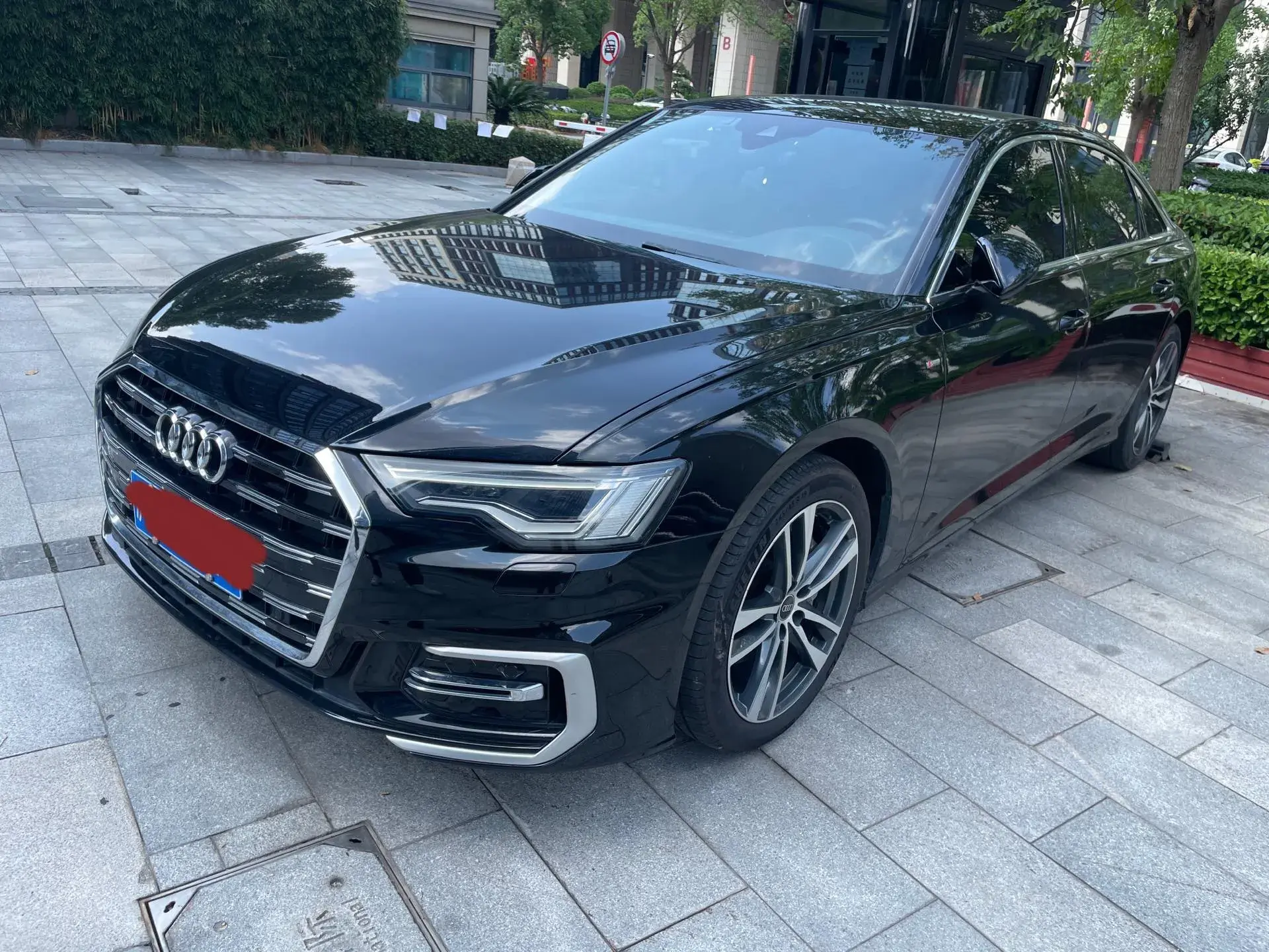 2022 AUDI A6L view 1