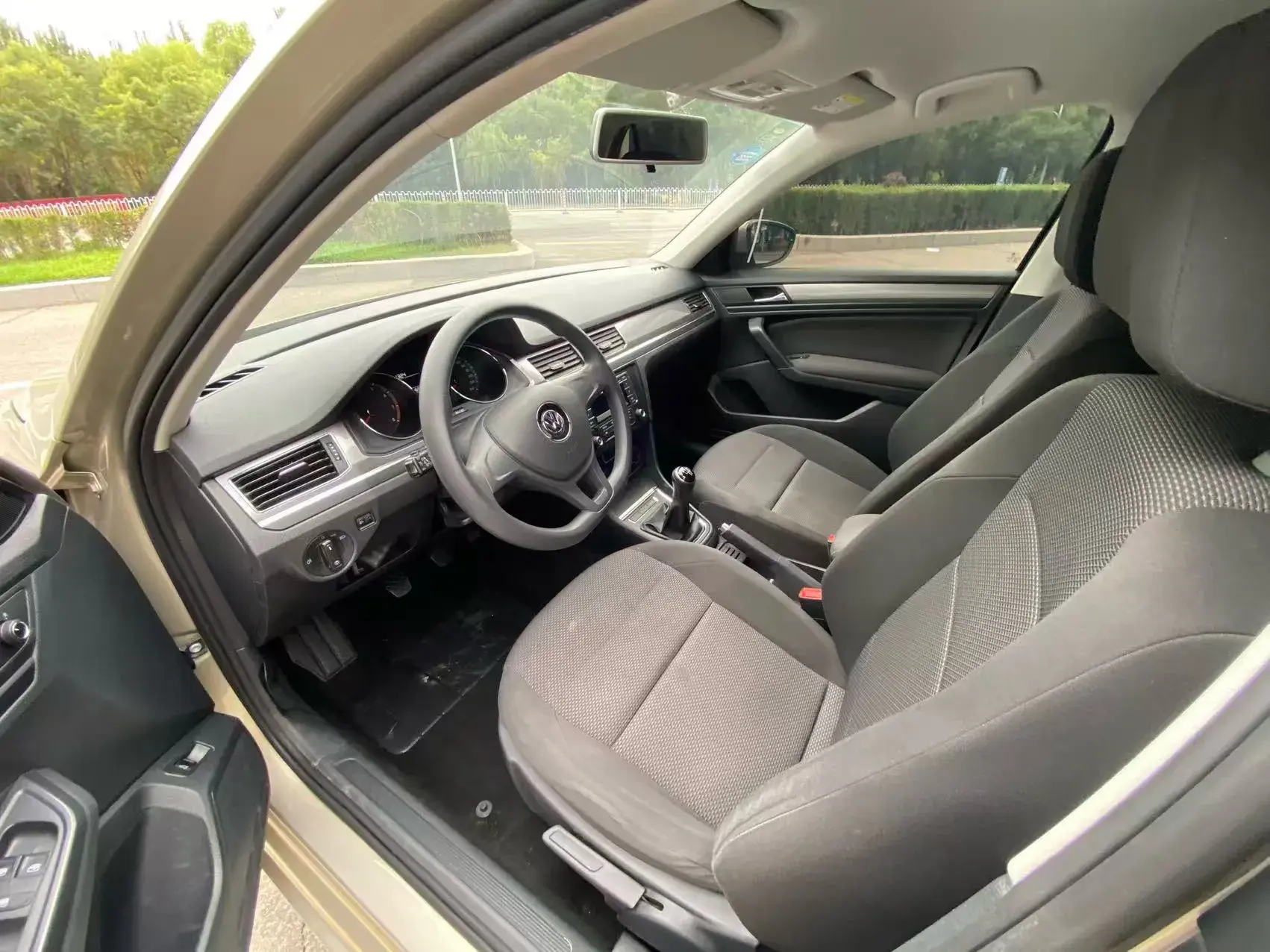 2019 VOLKSWAGEN BORA thumbnail 4