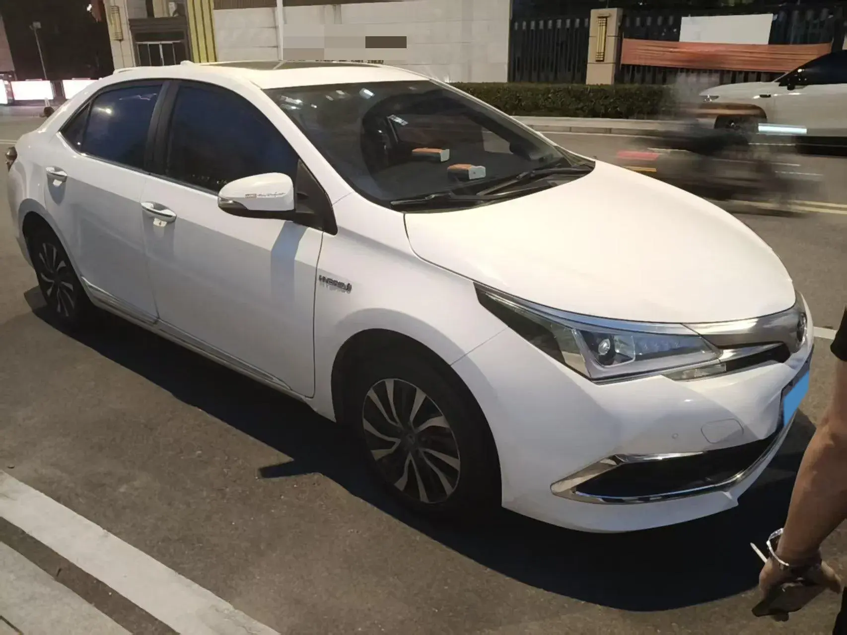 2018 TOYOTA COROLLA thumbnail 3