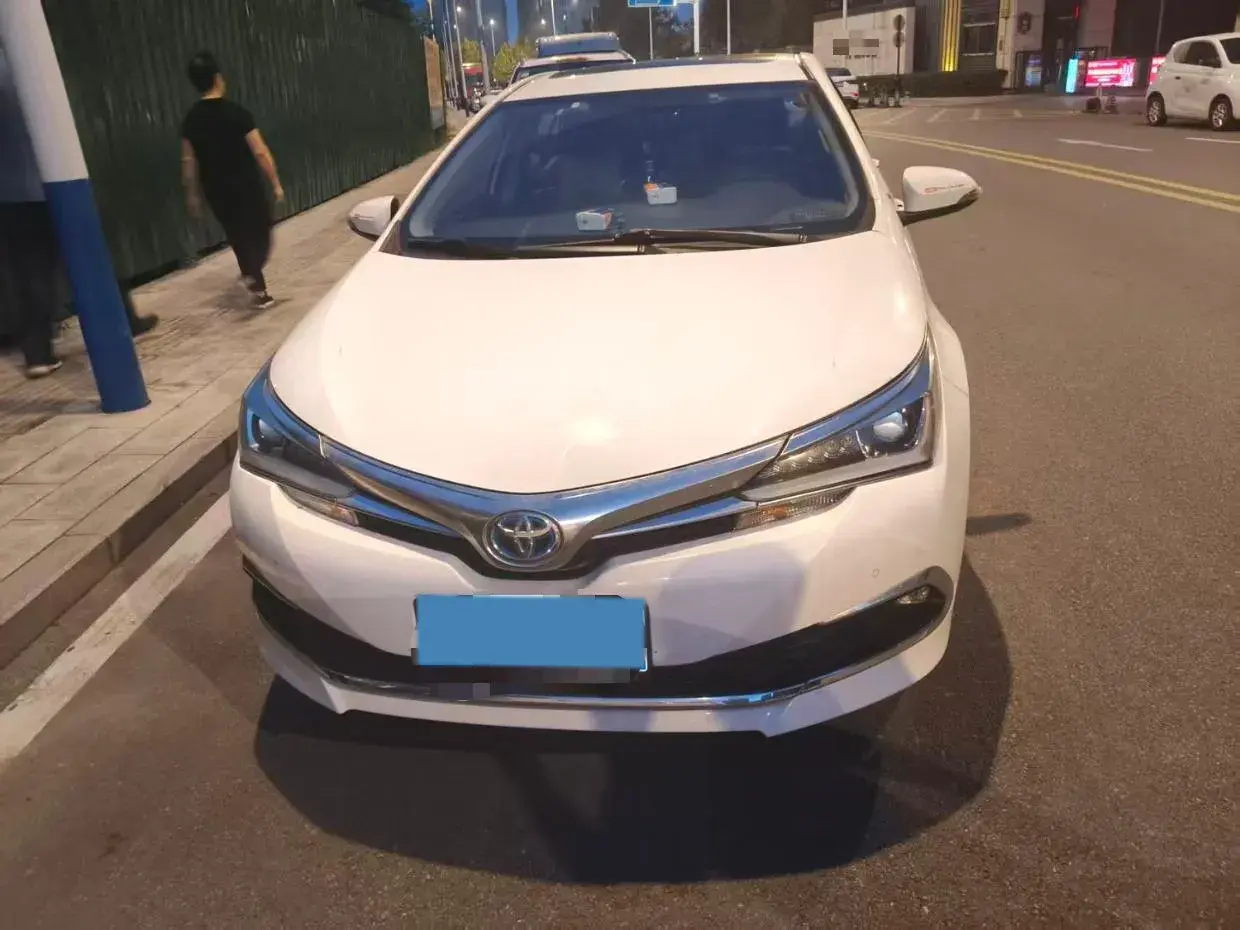 2018 TOYOTA COROLLA thumbnail 2