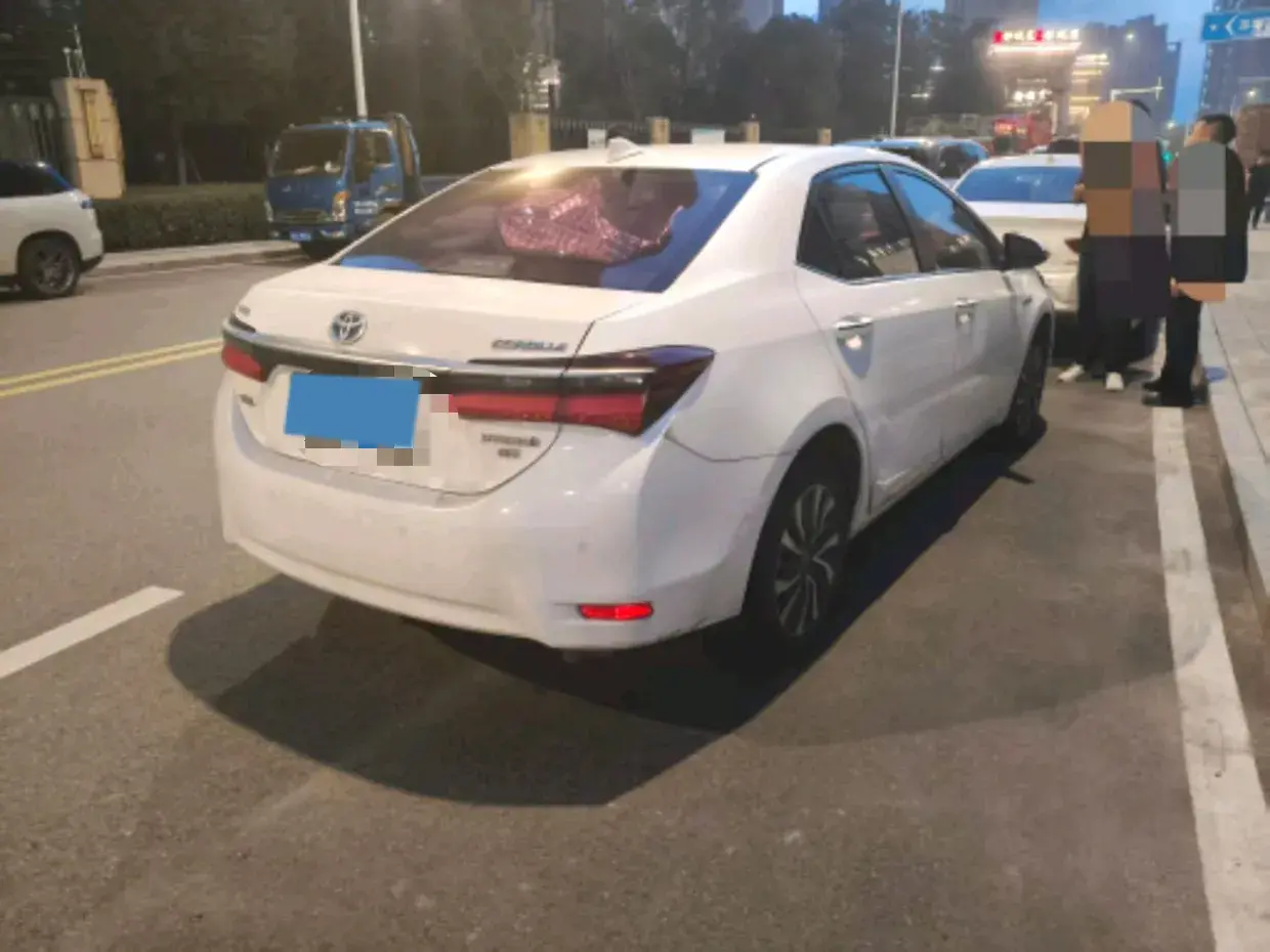 2018 TOYOTA COROLLA thumbnail 4