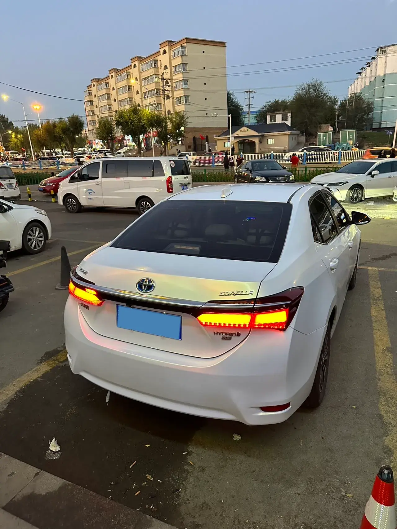 2018 TOYOTA COROLLA thumbnail 2