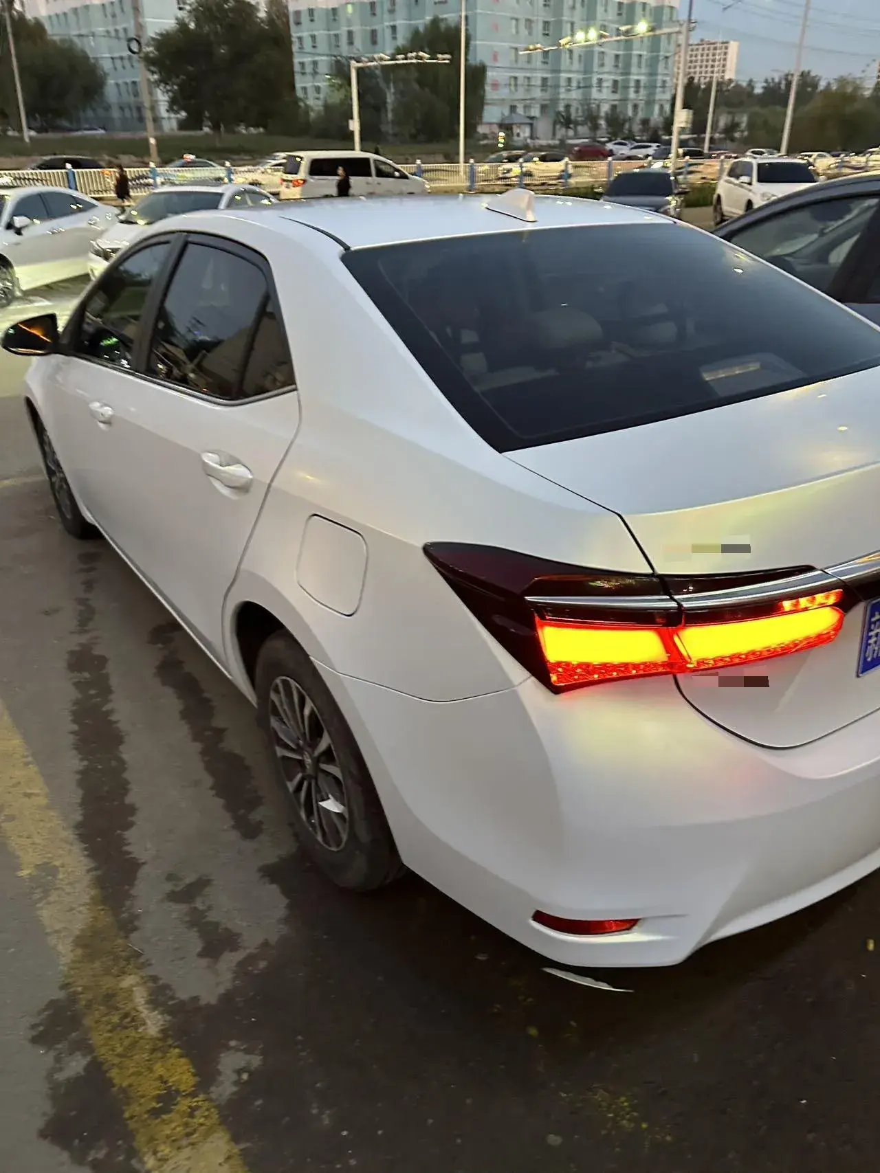 2018 TOYOTA COROLLA thumbnail 4