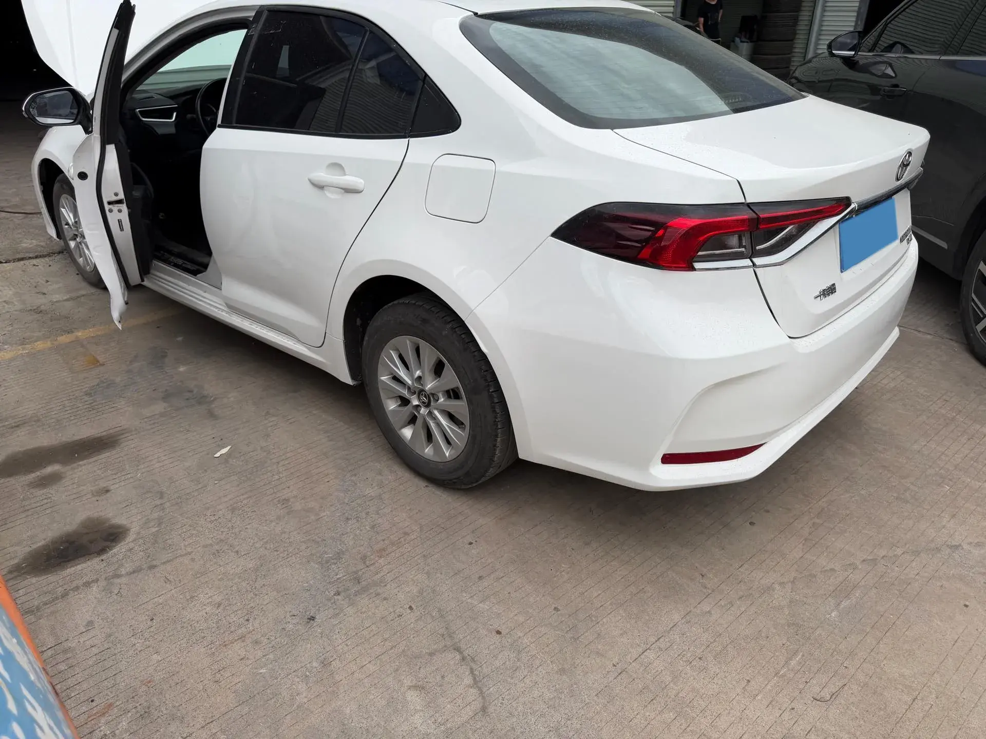 2021 TOYOTA COROLLA thumbnail 3